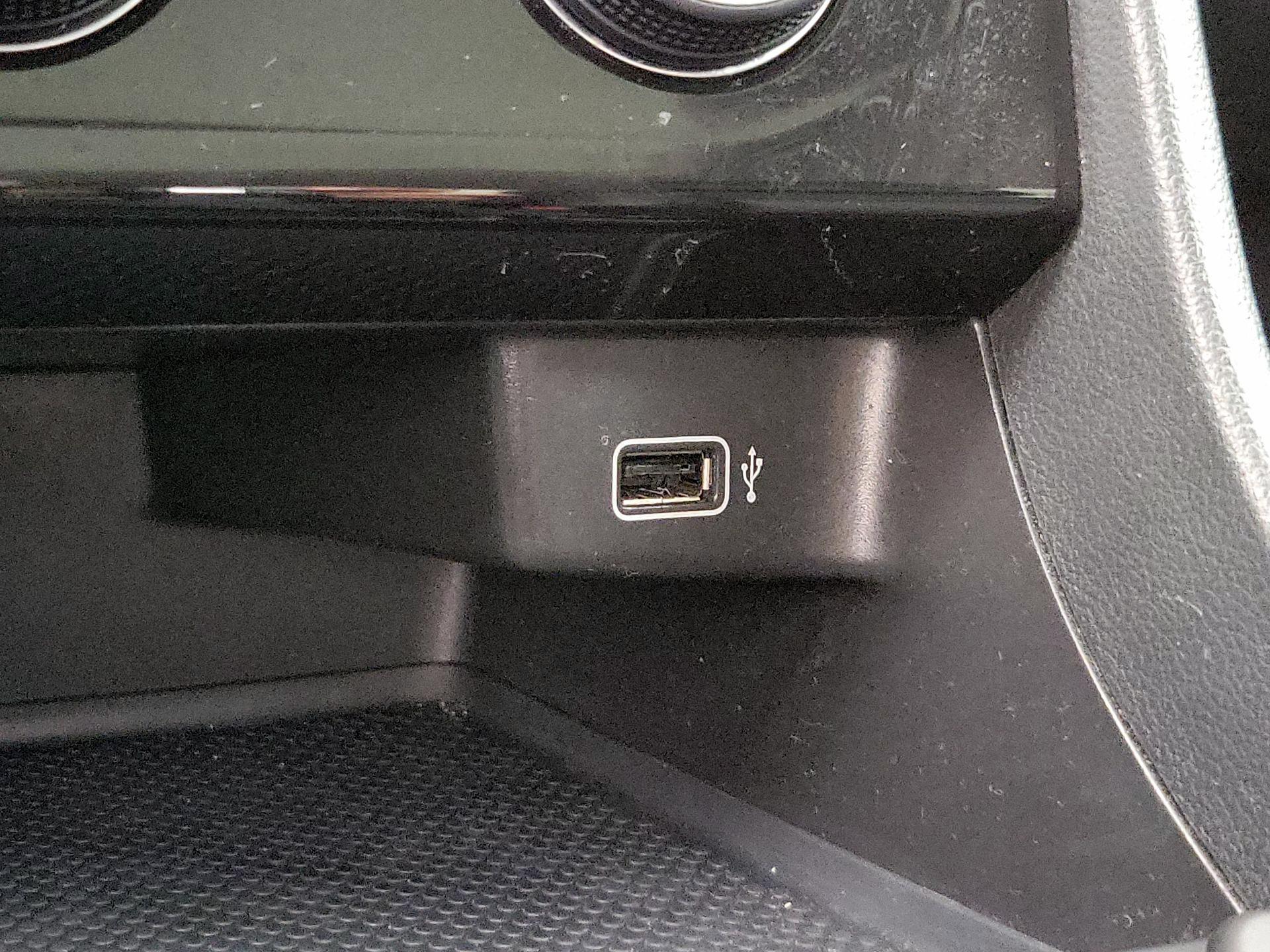 Thumbnail: 2019 Volkswagen Jetta - 18