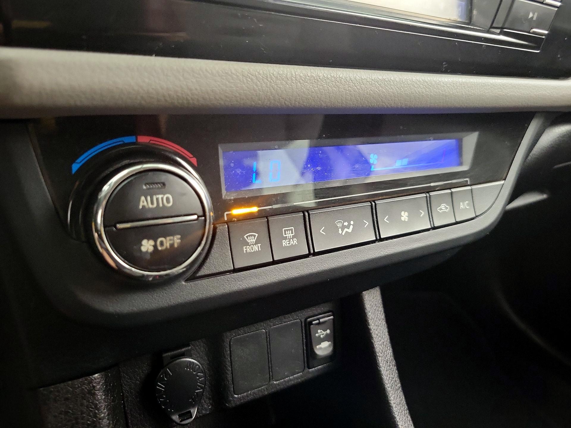 Thumbnail: 2016 Toyota Corolla - 16