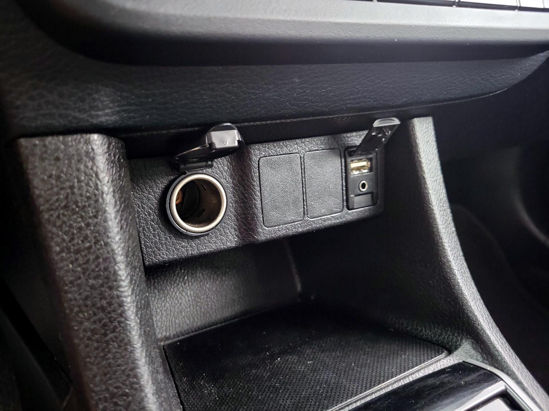 Thumbnail: 2016 Toyota Corolla - 18