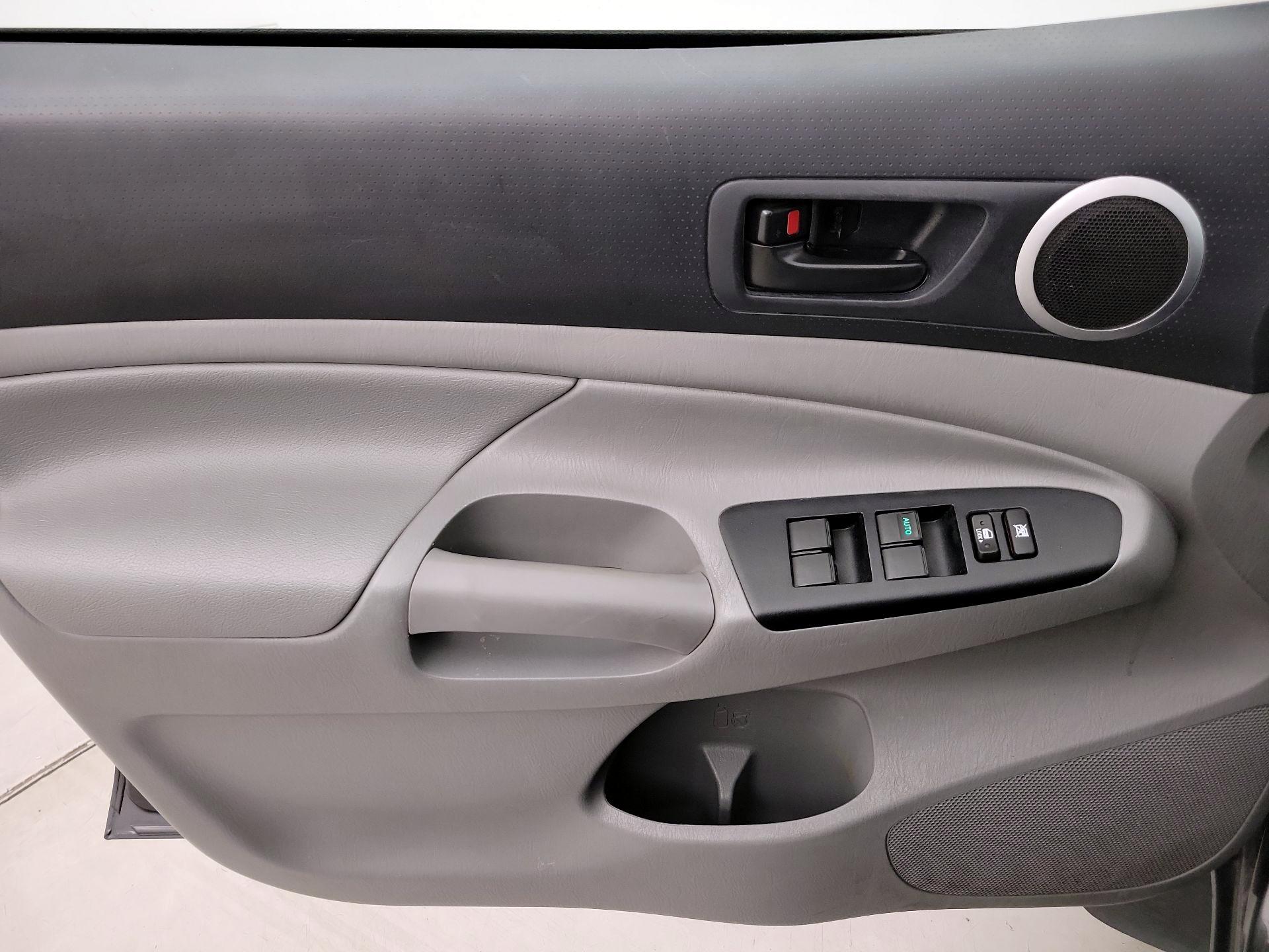 Thumbnail: 2014 Toyota Tacoma - 12