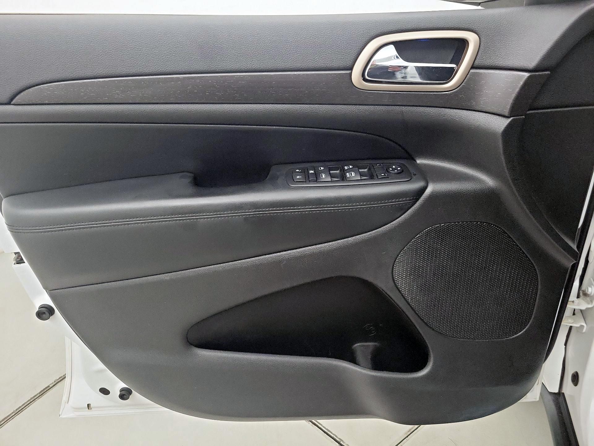 Thumbnail: 2017 Jeep Grand Cherokee - 12