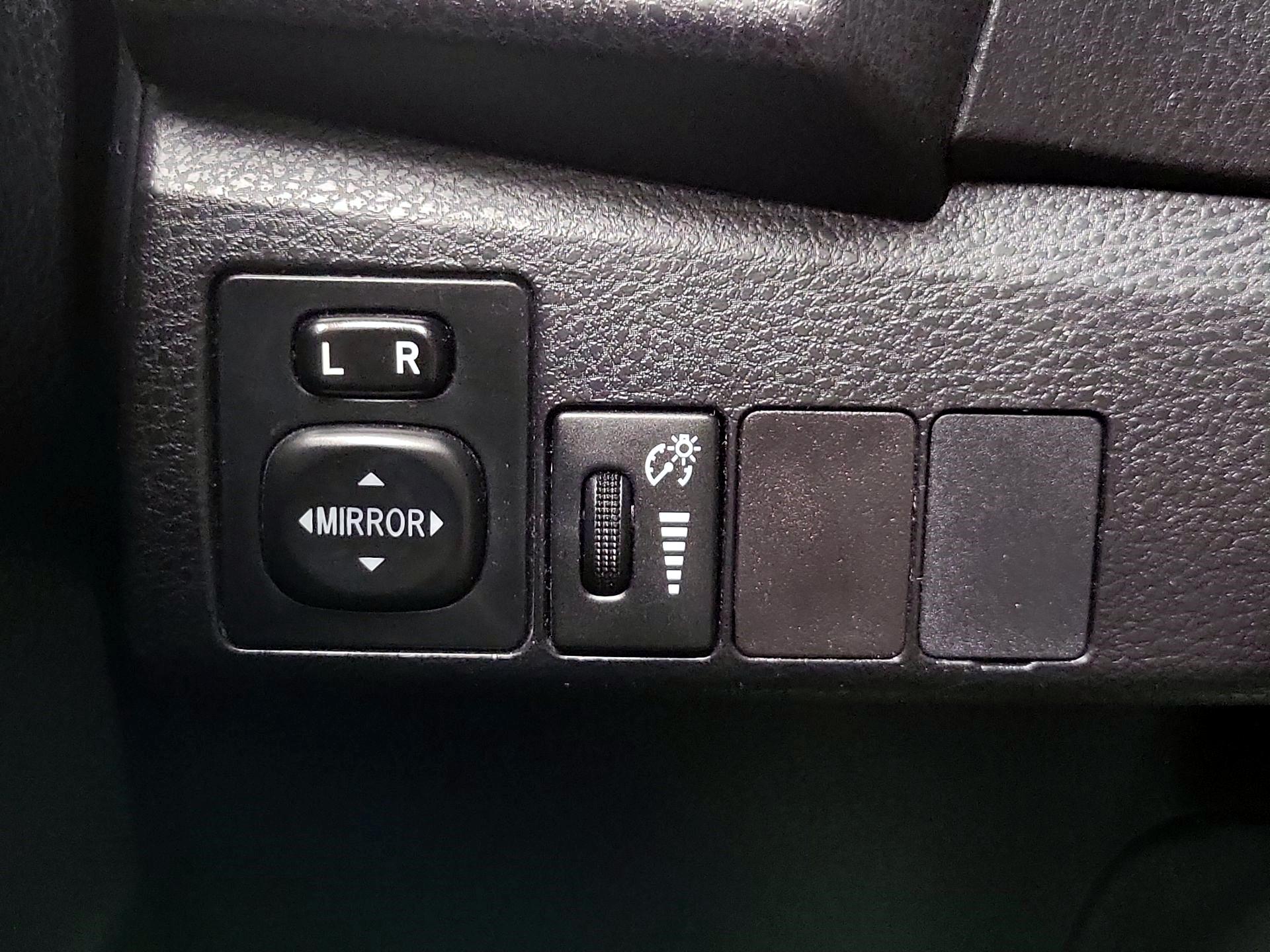 Thumbnail: 2015 Toyota Corolla - 13