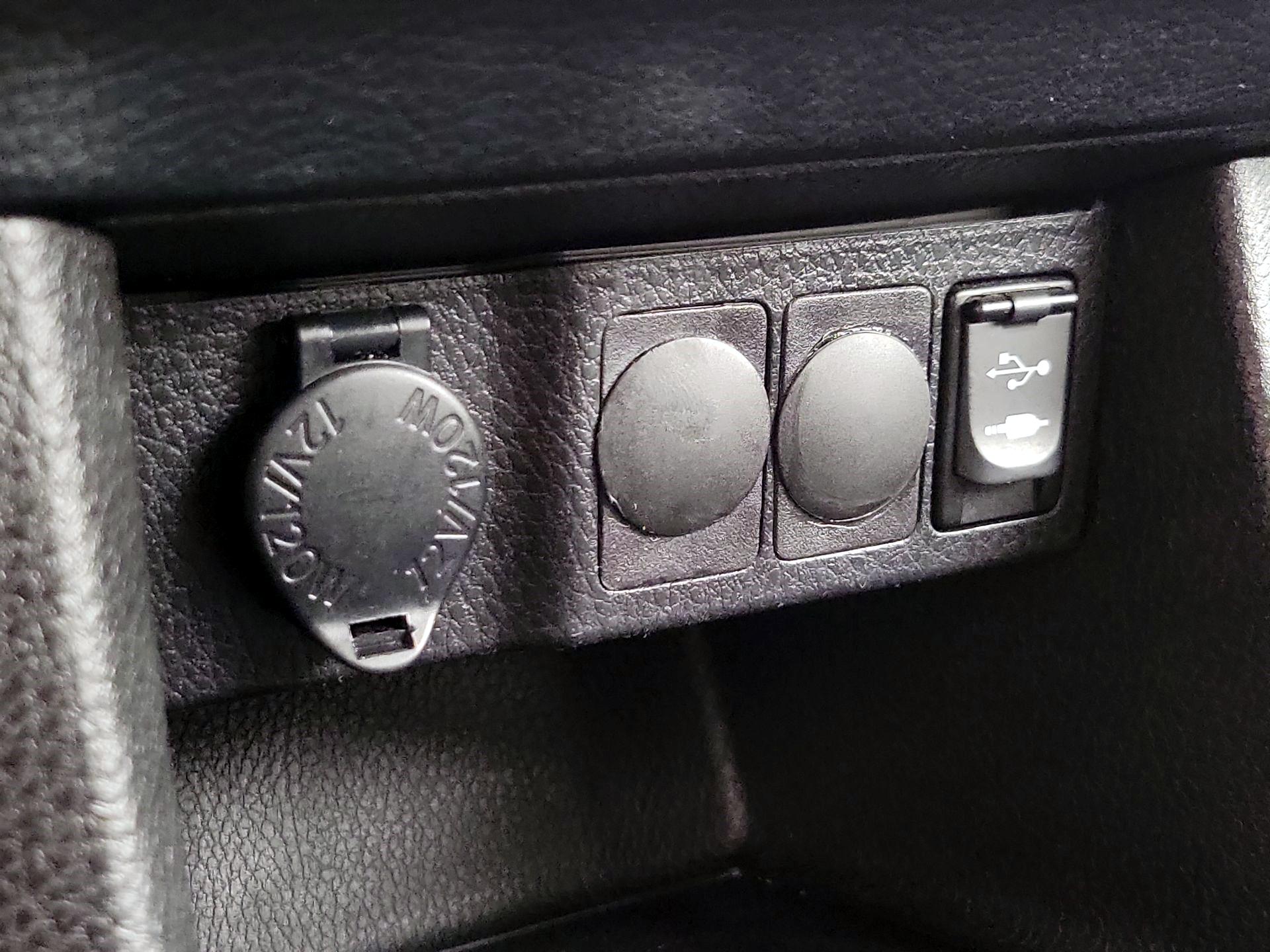Thumbnail: 2015 Toyota Corolla - 18