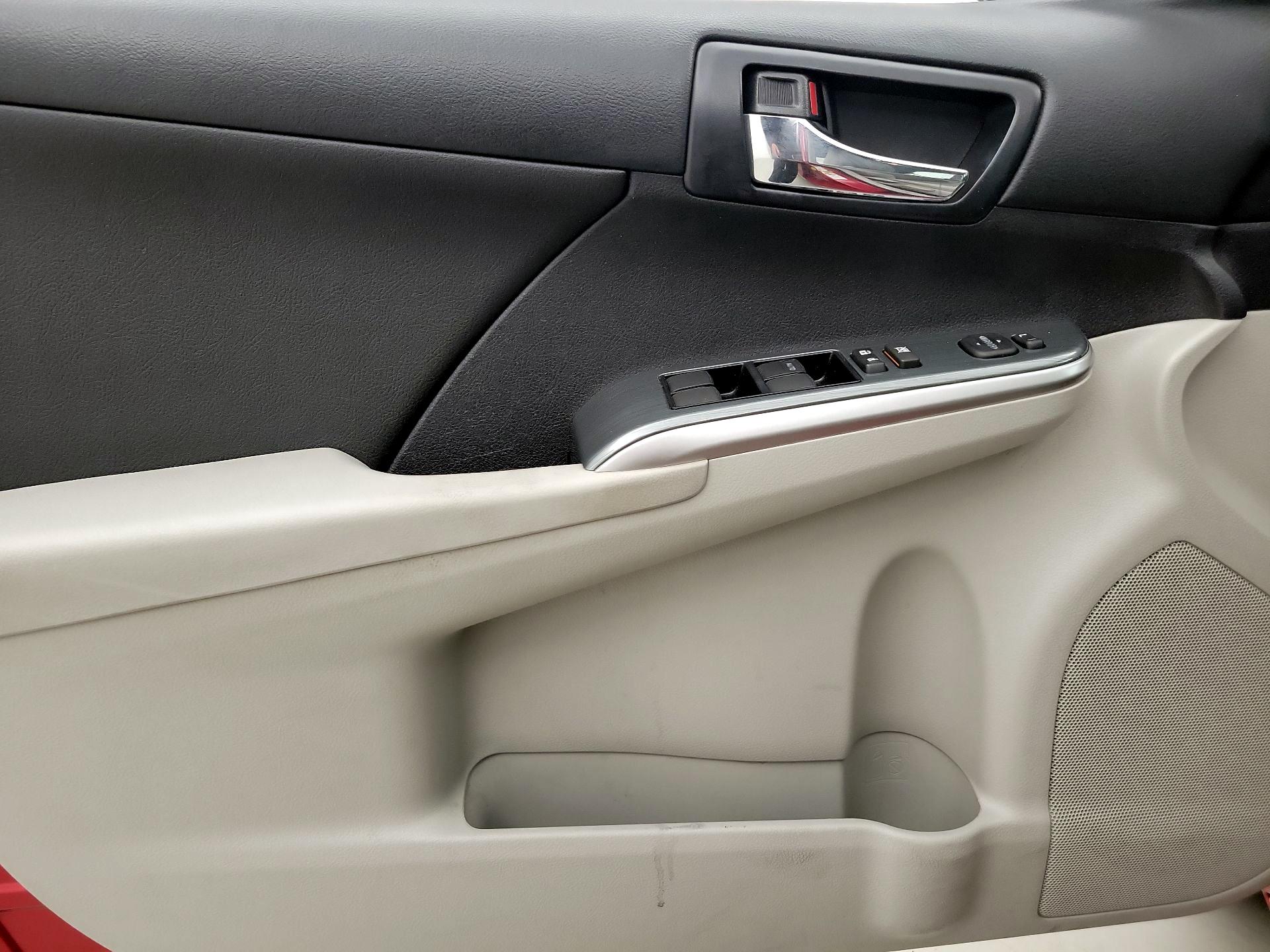 Thumbnail: 2014 Toyota Camry - 12