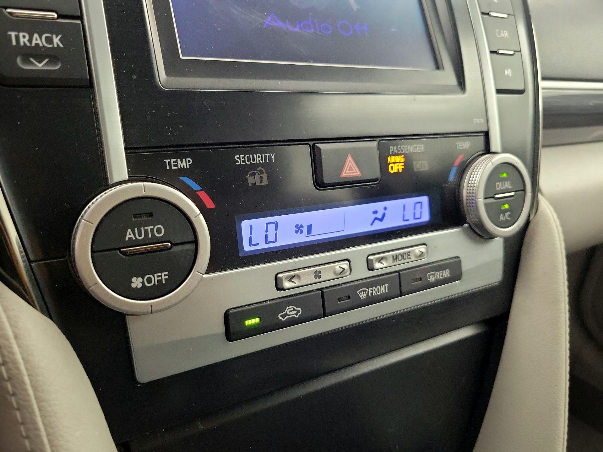 Thumbnail: 2014 Toyota Camry - 15