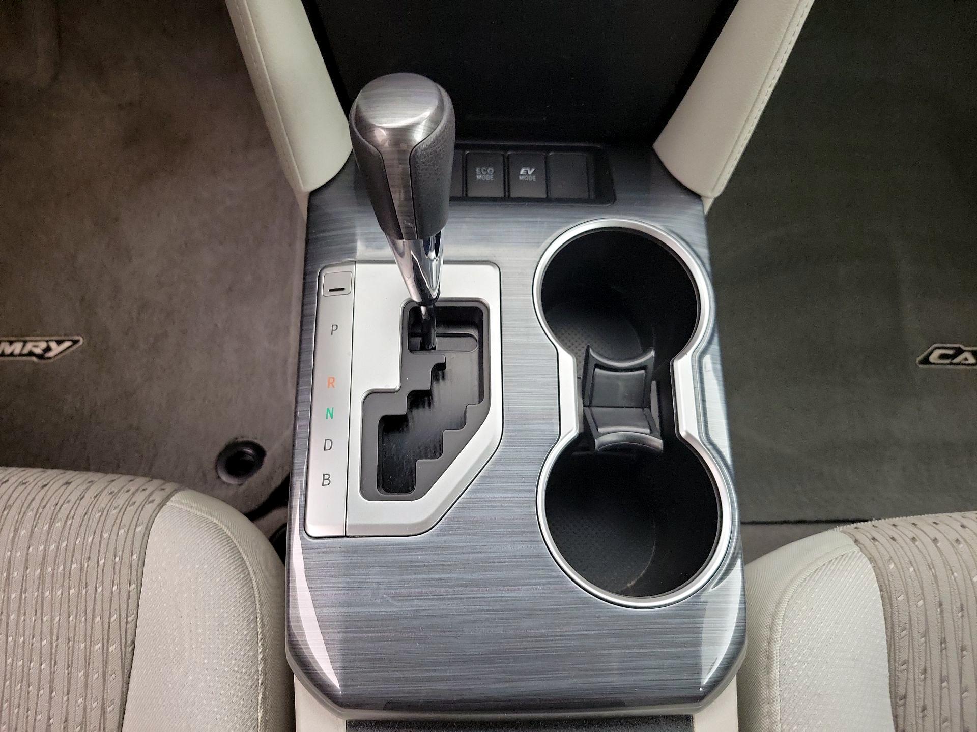 Thumbnail: 2014 Toyota Camry - 16