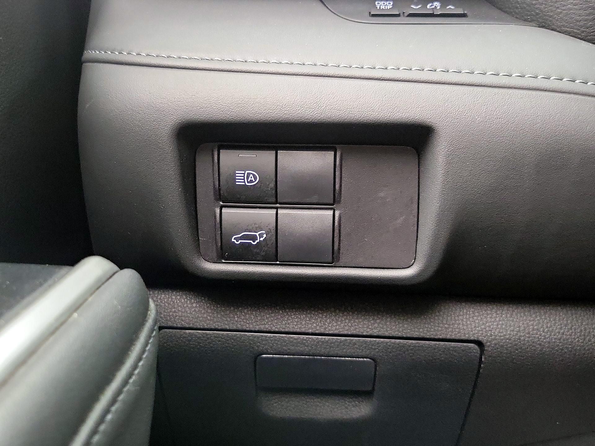 Thumbnail: 2022 Toyota Highlander - 13