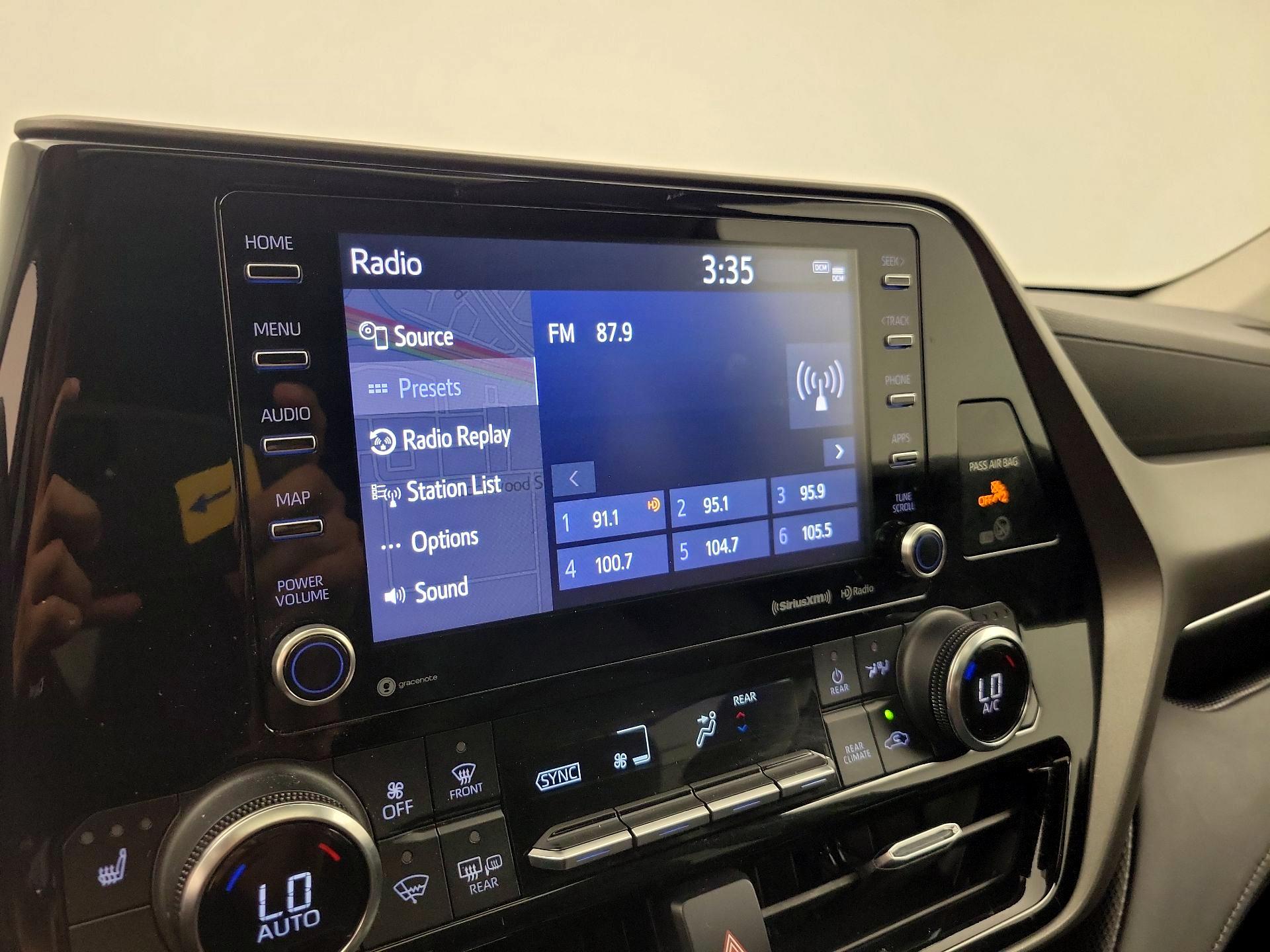 Thumbnail: 2022 Toyota Highlander - 16