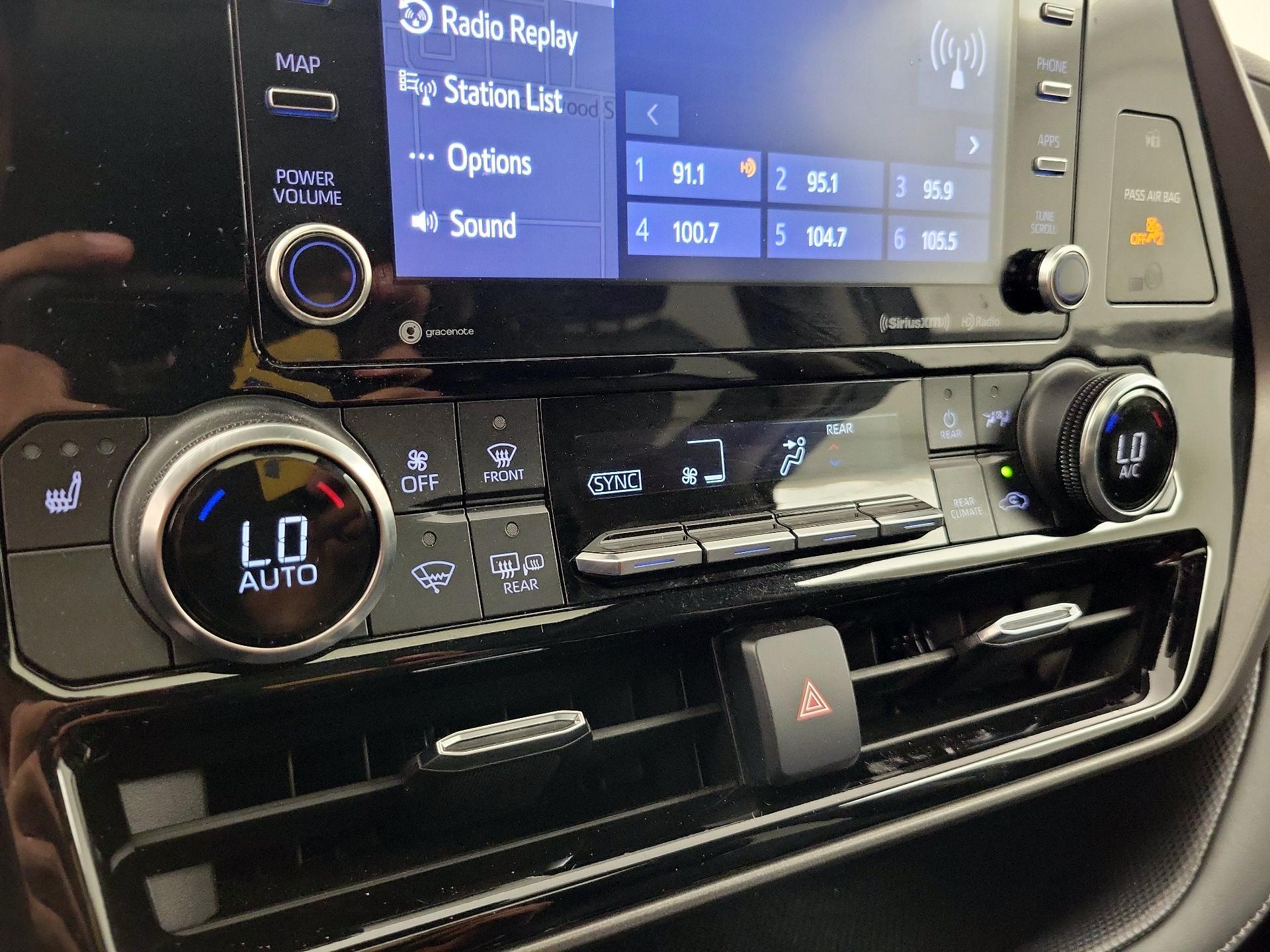 Thumbnail: 2022 Toyota Highlander - 17