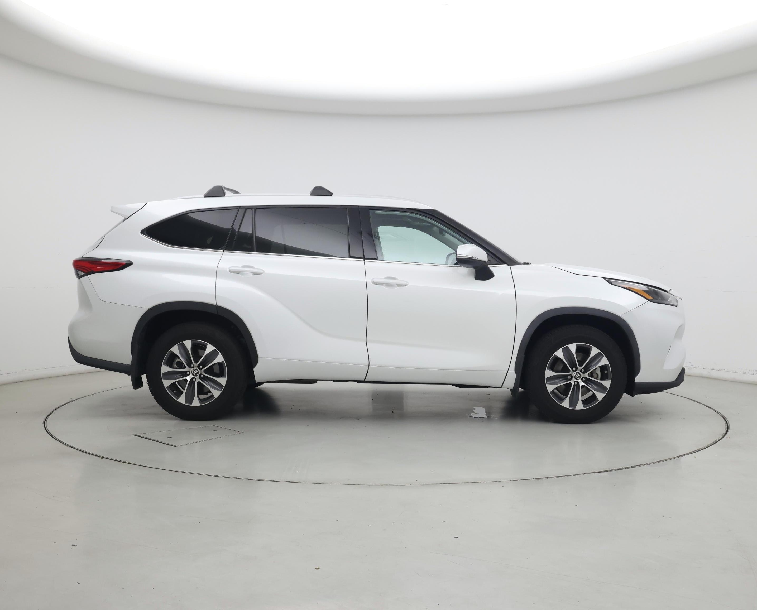 Thumbnail: 2022 Toyota Highlander - 7