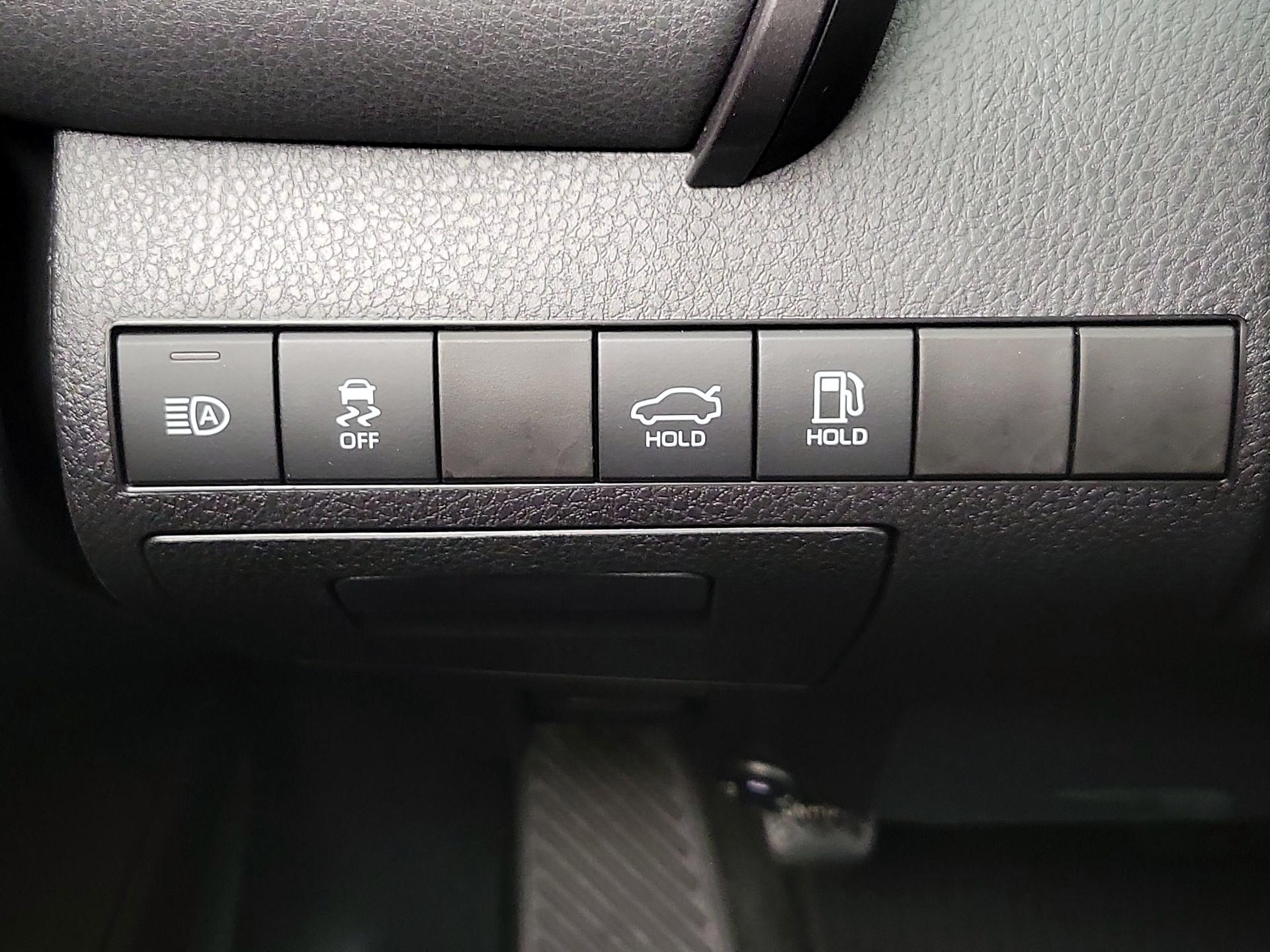 Thumbnail: 2022 Toyota Camry - 13