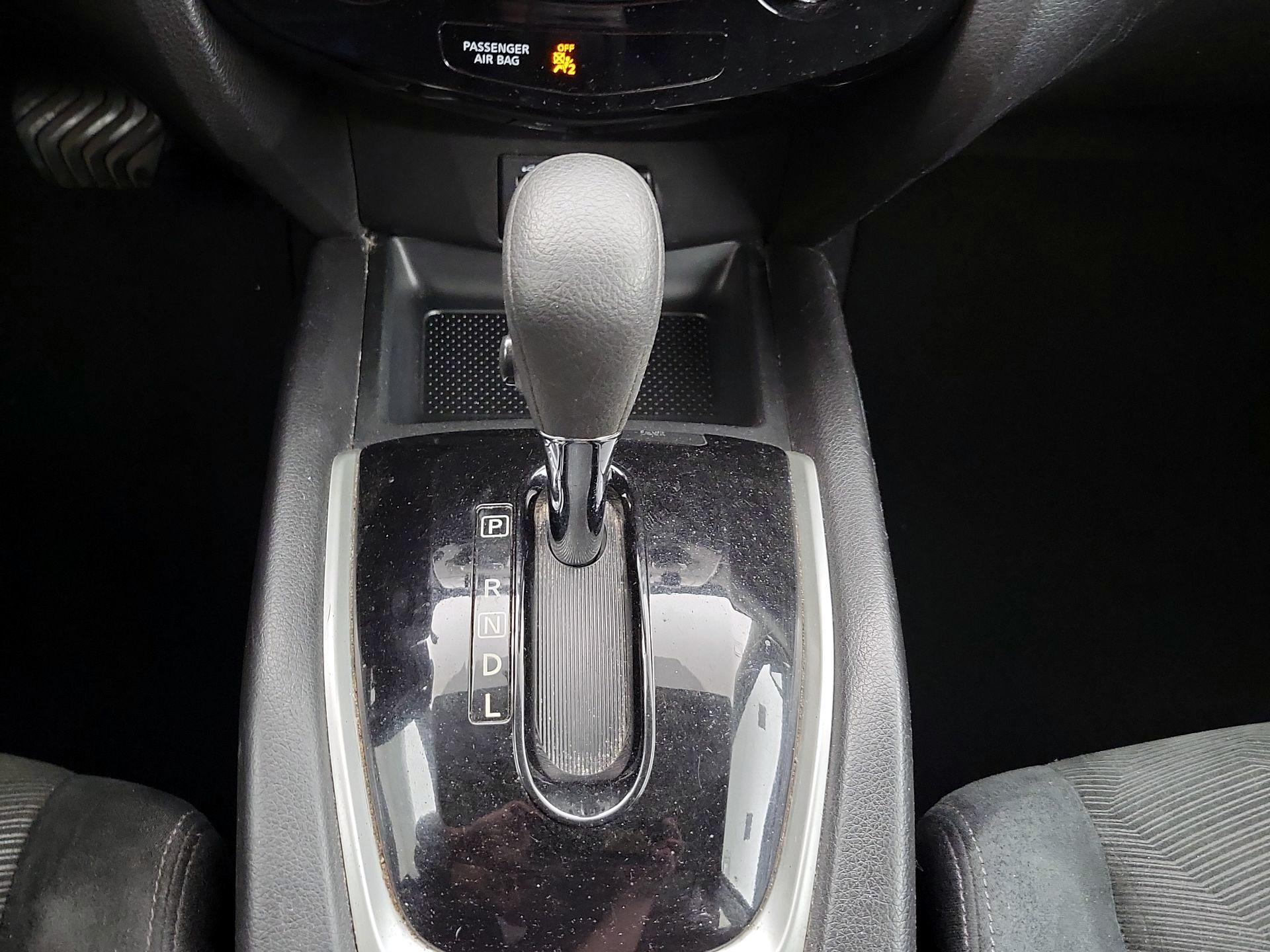 Thumbnail: 2015 Nissan Rogue - 17