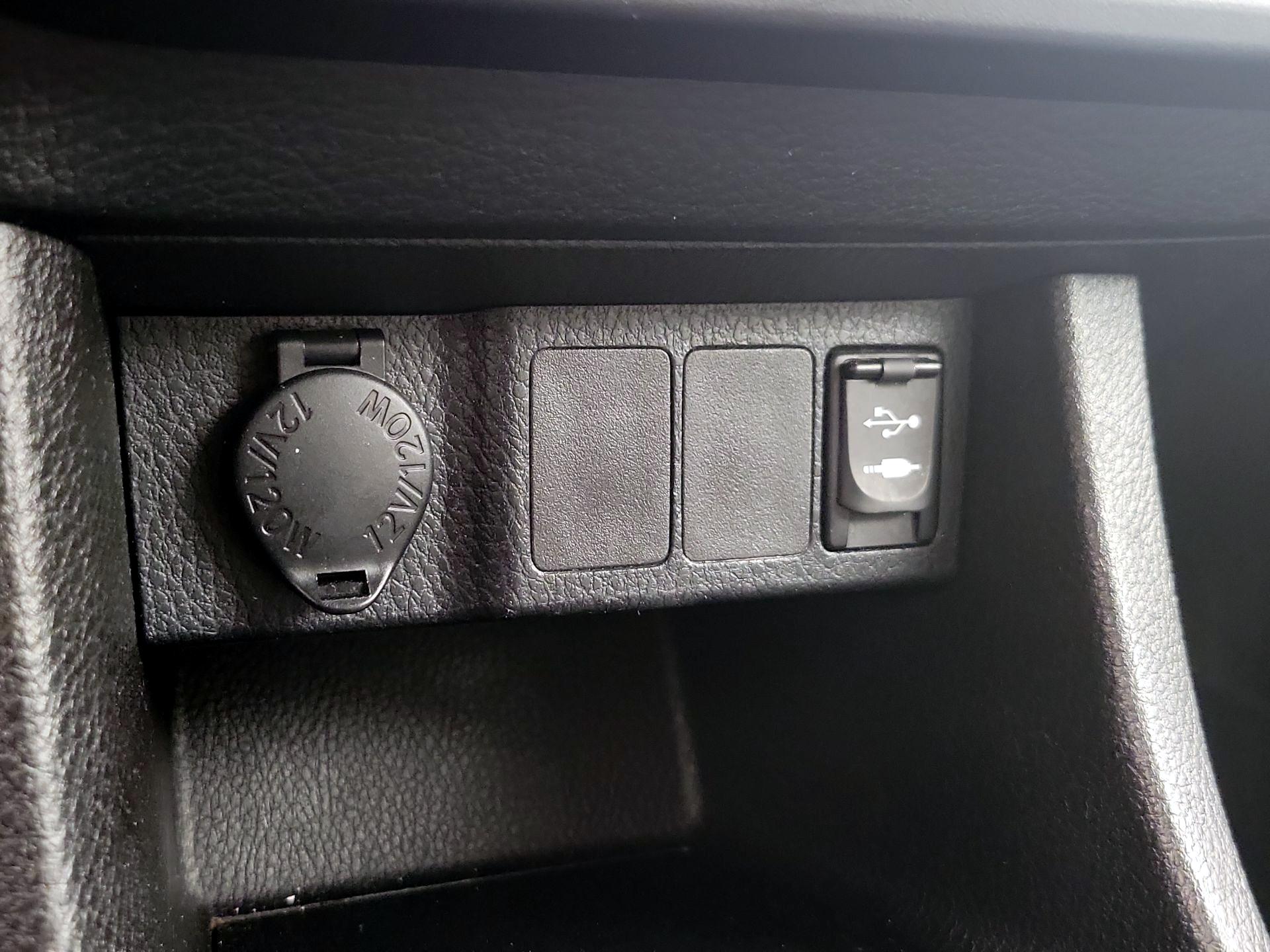 Thumbnail: 2014 Toyota Corolla - 18