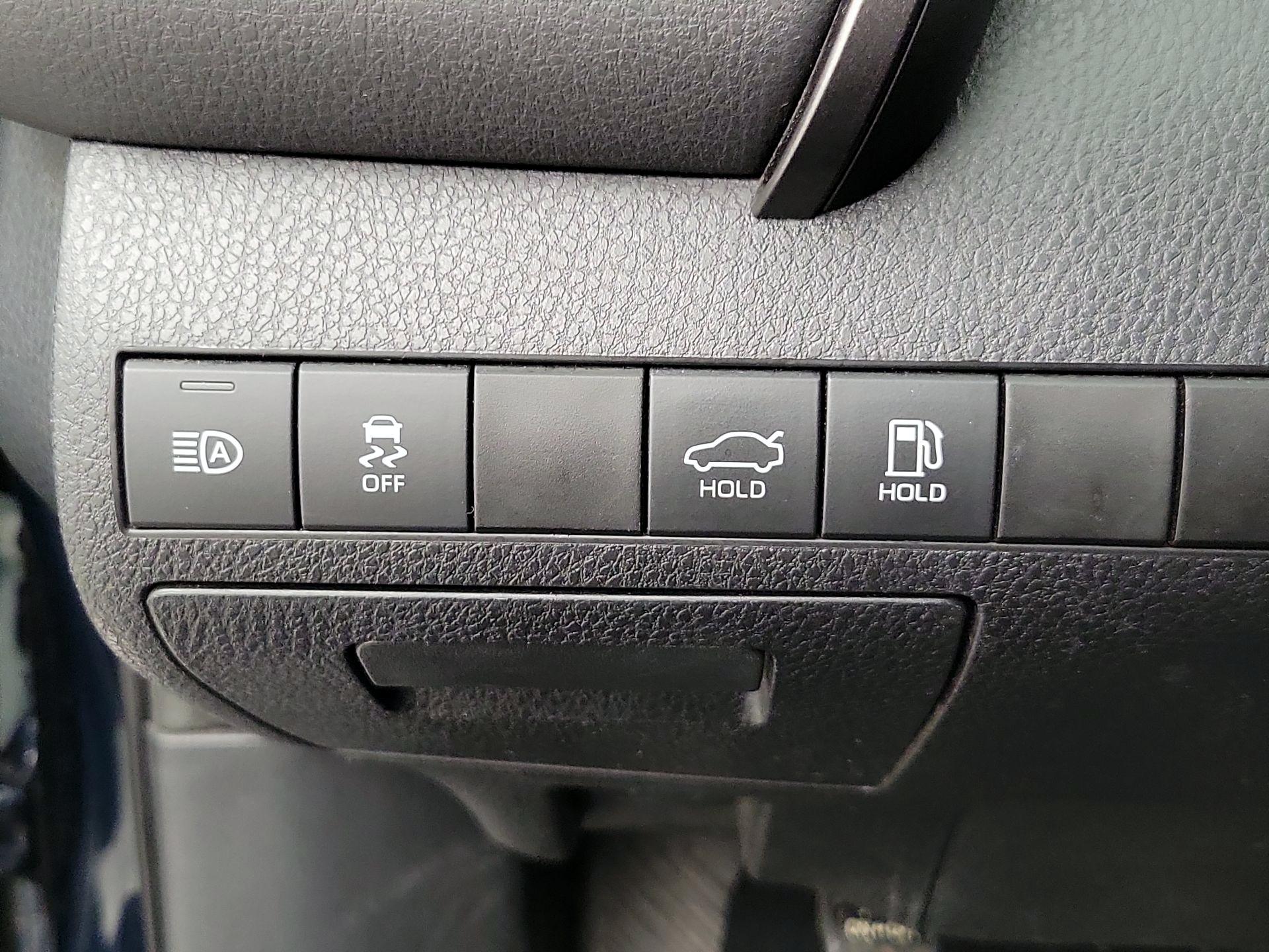 Thumbnail: 2019 Toyota Camry - 13