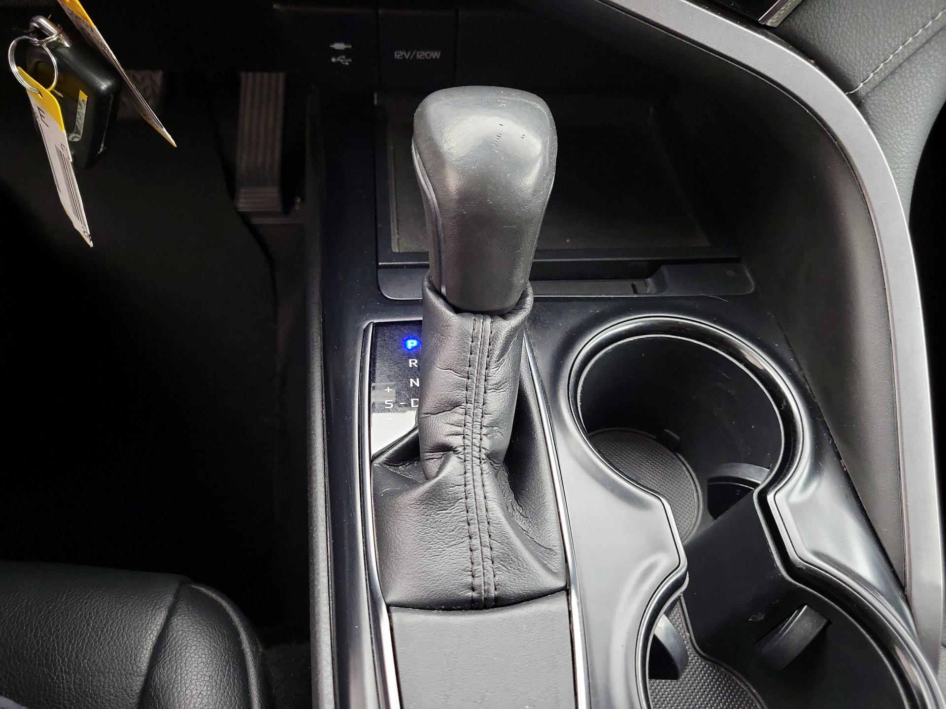 Thumbnail: 2019 Toyota Camry - 17