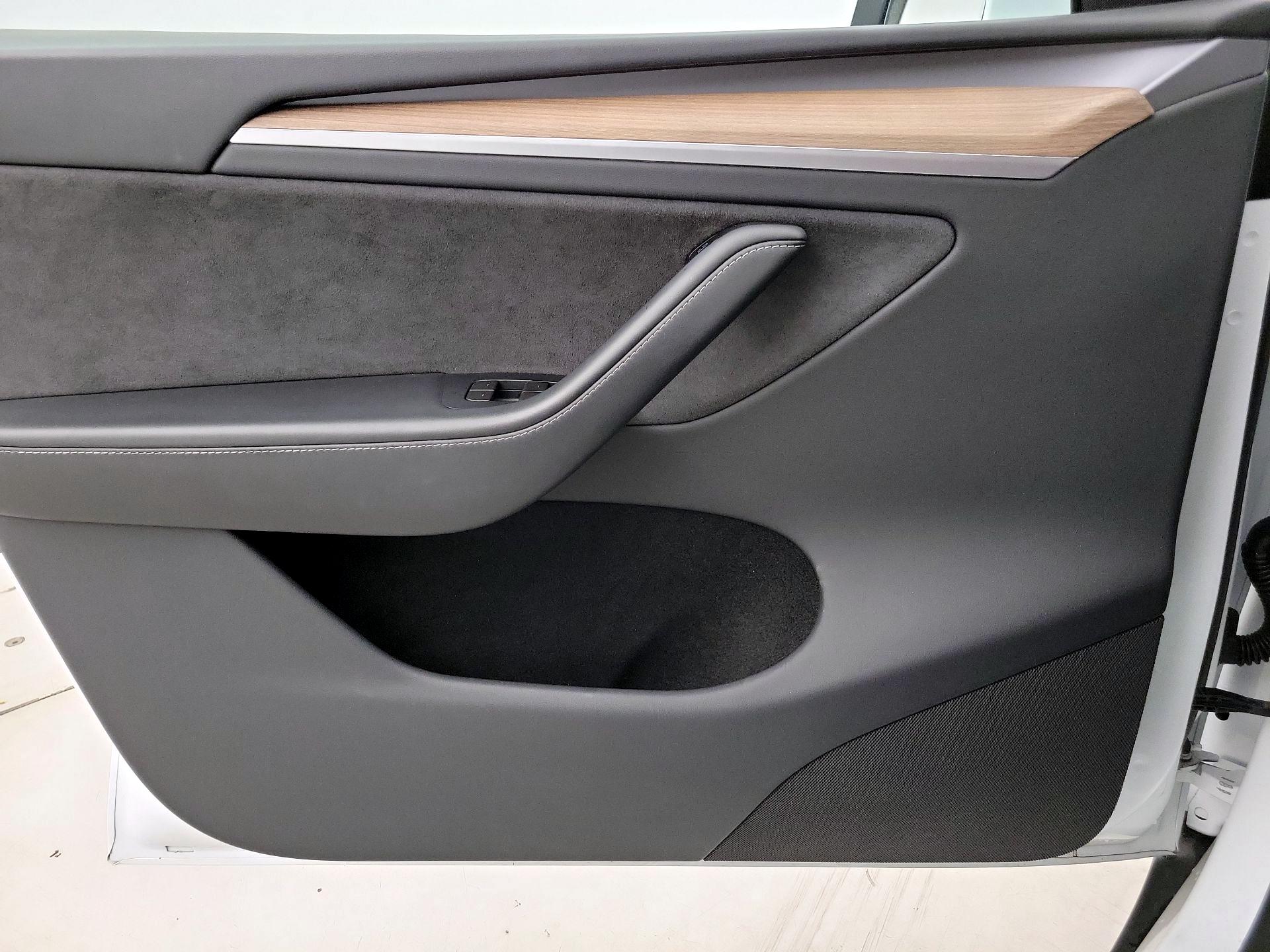 Thumbnail: 2023 Tesla Model Y - 12