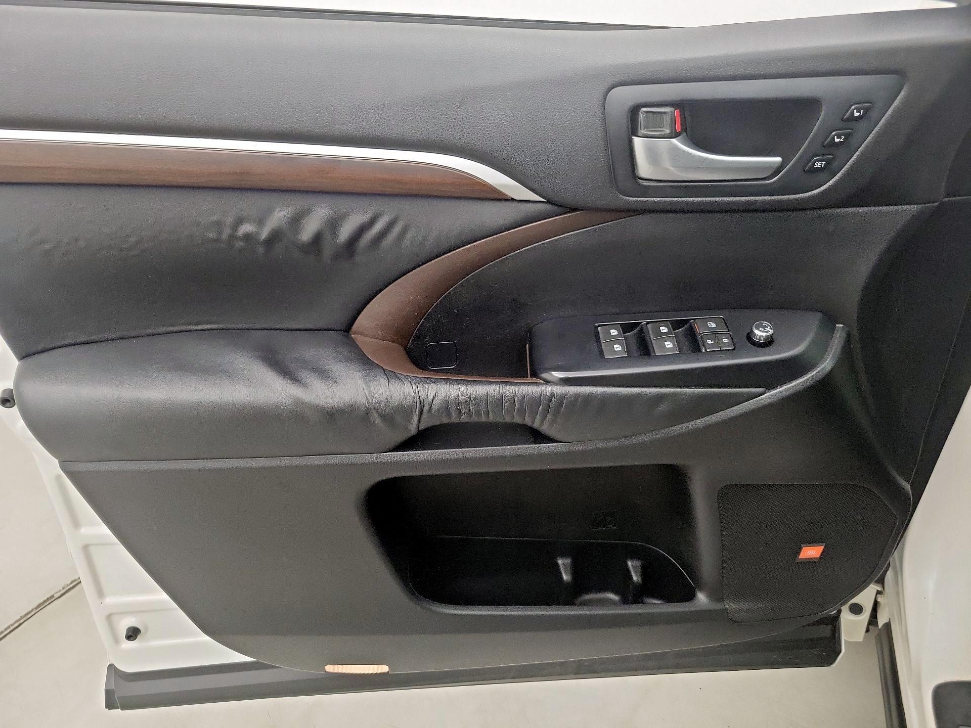Thumbnail: 2015 Toyota Highlander - 12