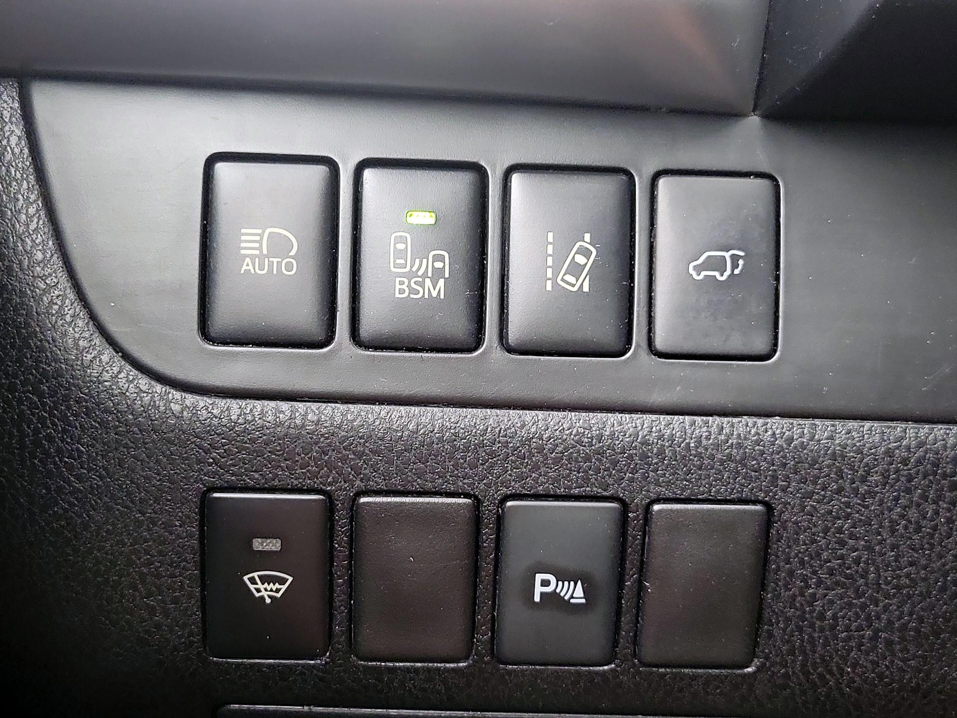 Thumbnail: 2015 Toyota Highlander - 13