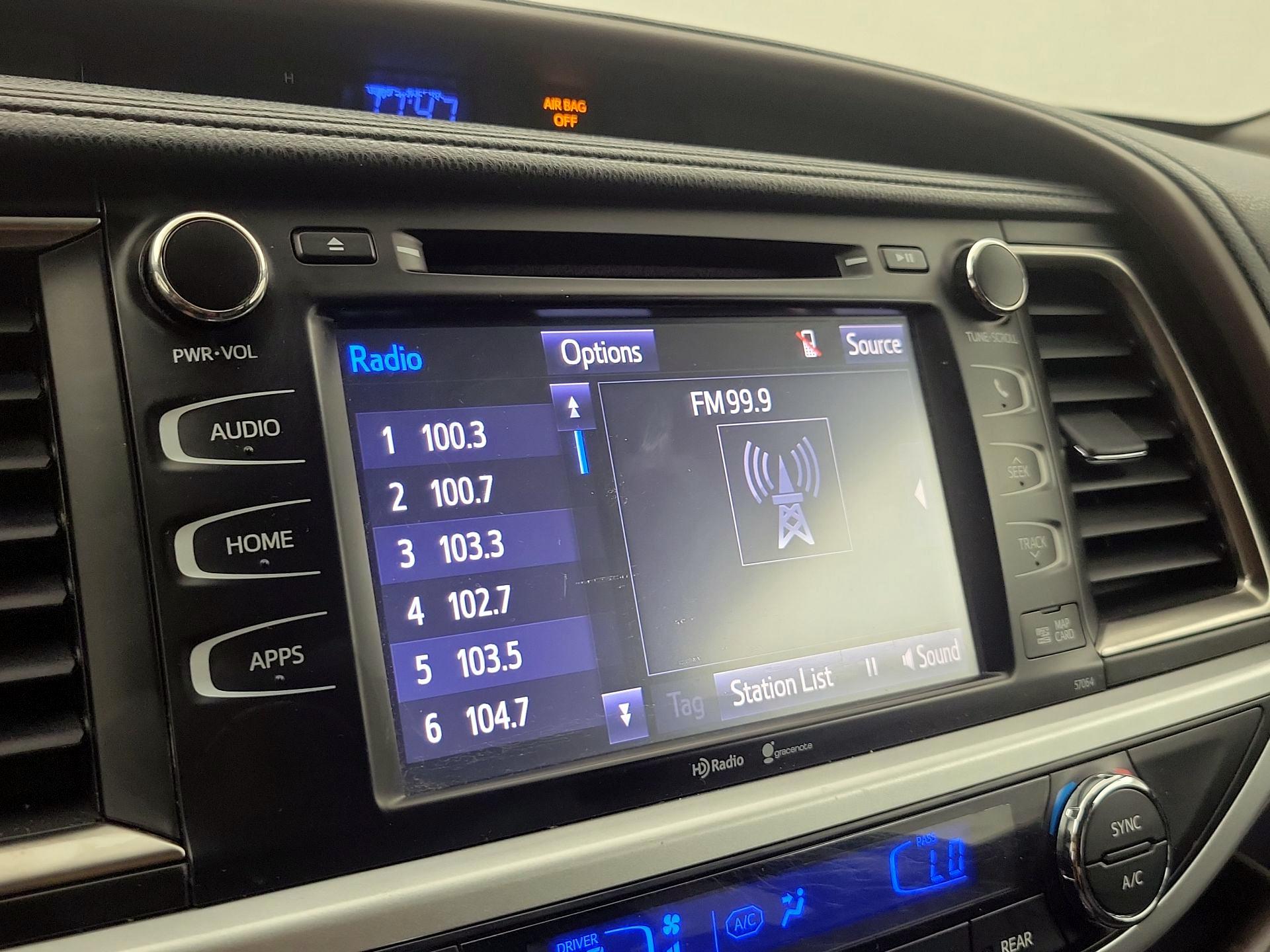 Thumbnail: 2015 Toyota Highlander - 16