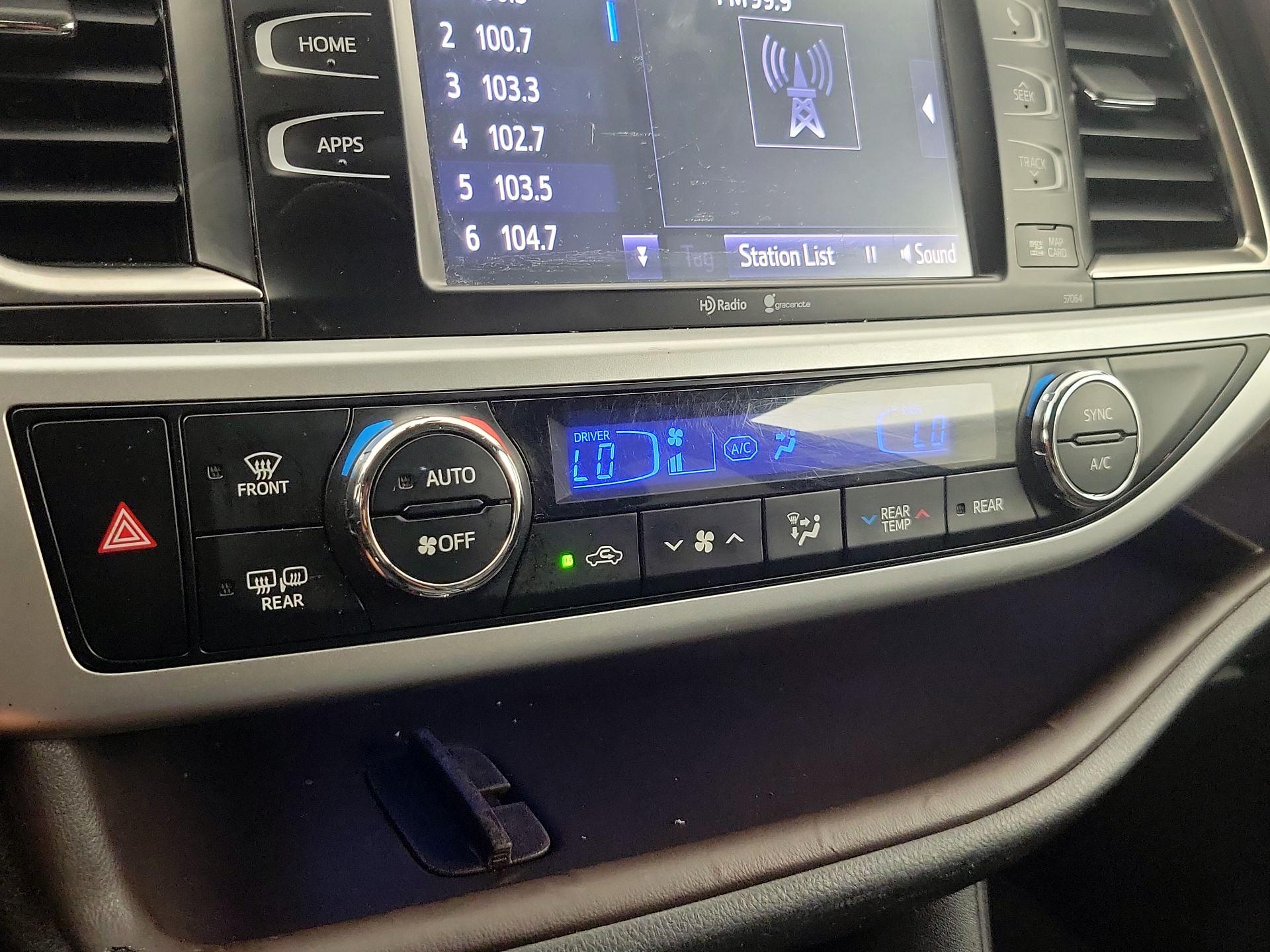 Thumbnail: 2015 Toyota Highlander - 17