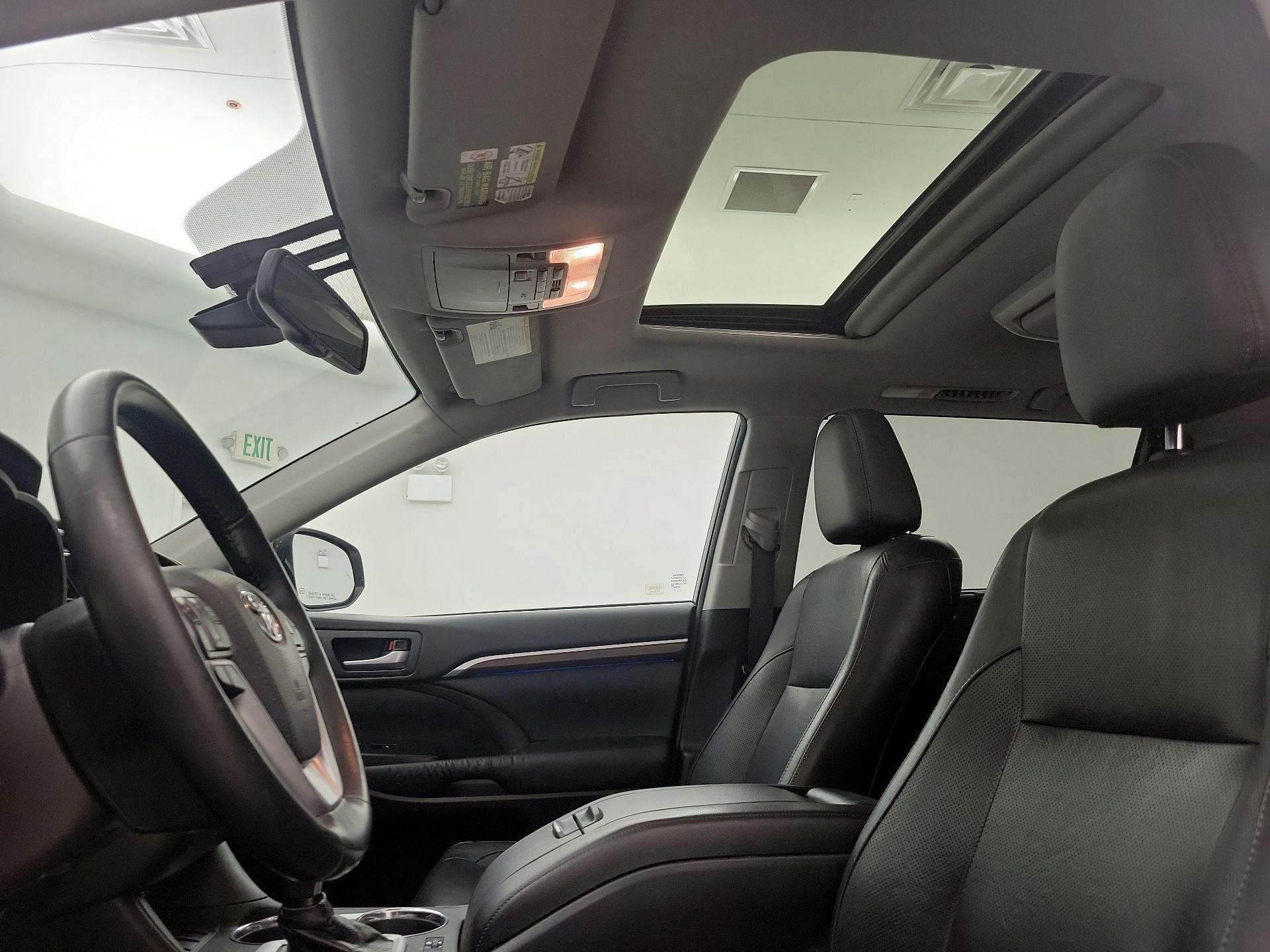 Thumbnail: 2015 Toyota Highlander - 20