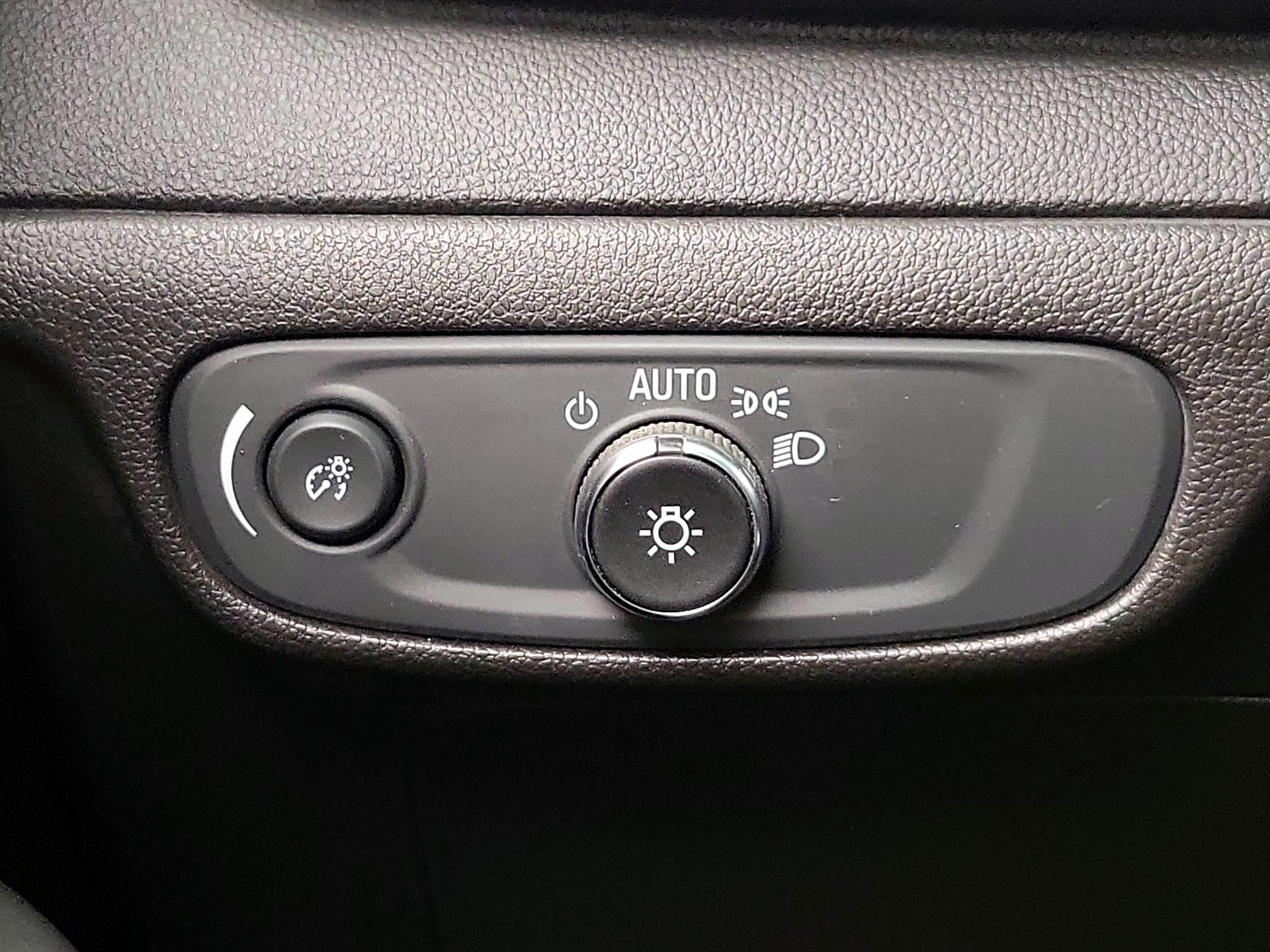 Thumbnail: 2022 Chevrolet Bolt EV - 13