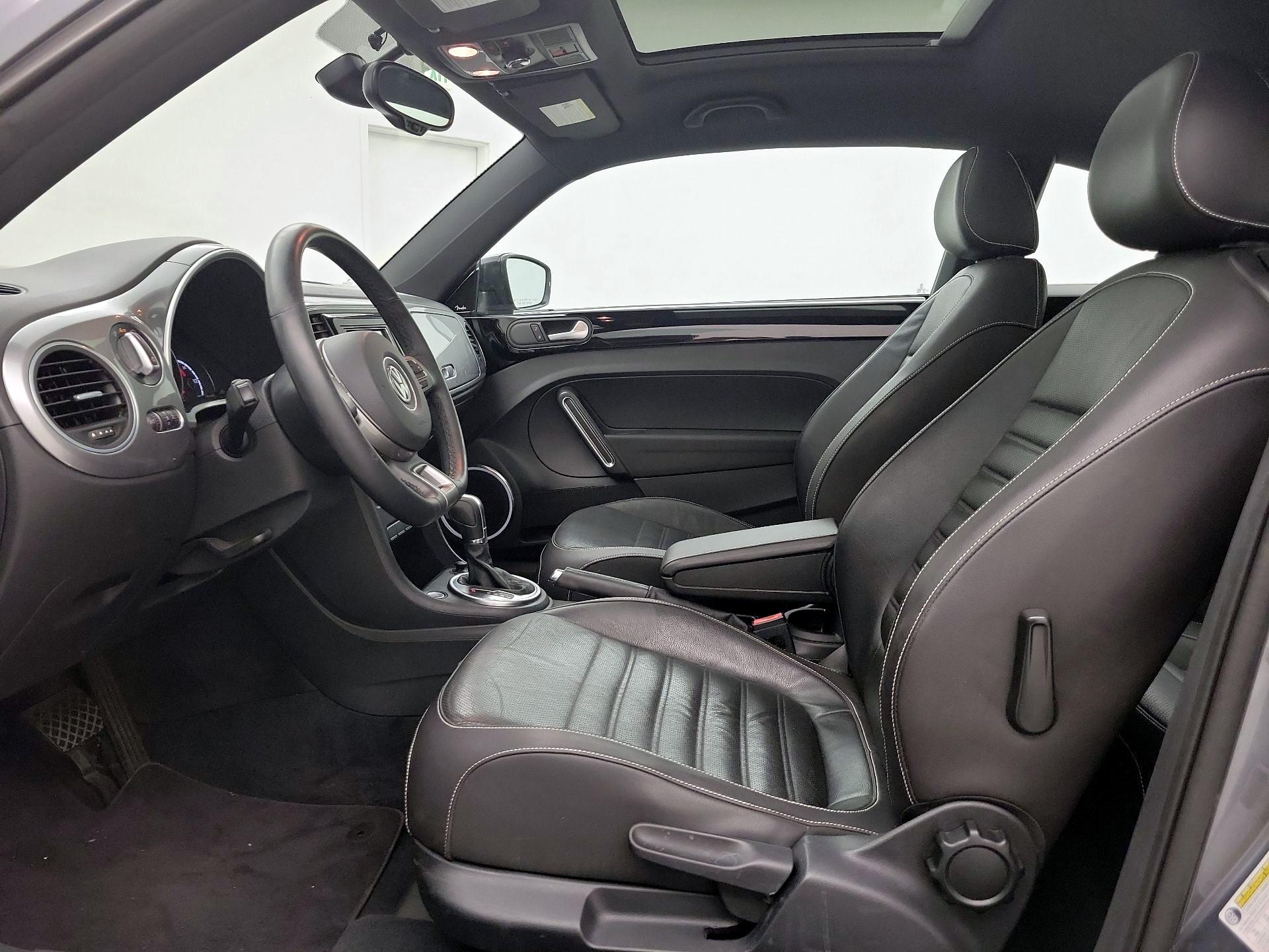 Thumbnail: 2014 Volkswagen Beetle - 11