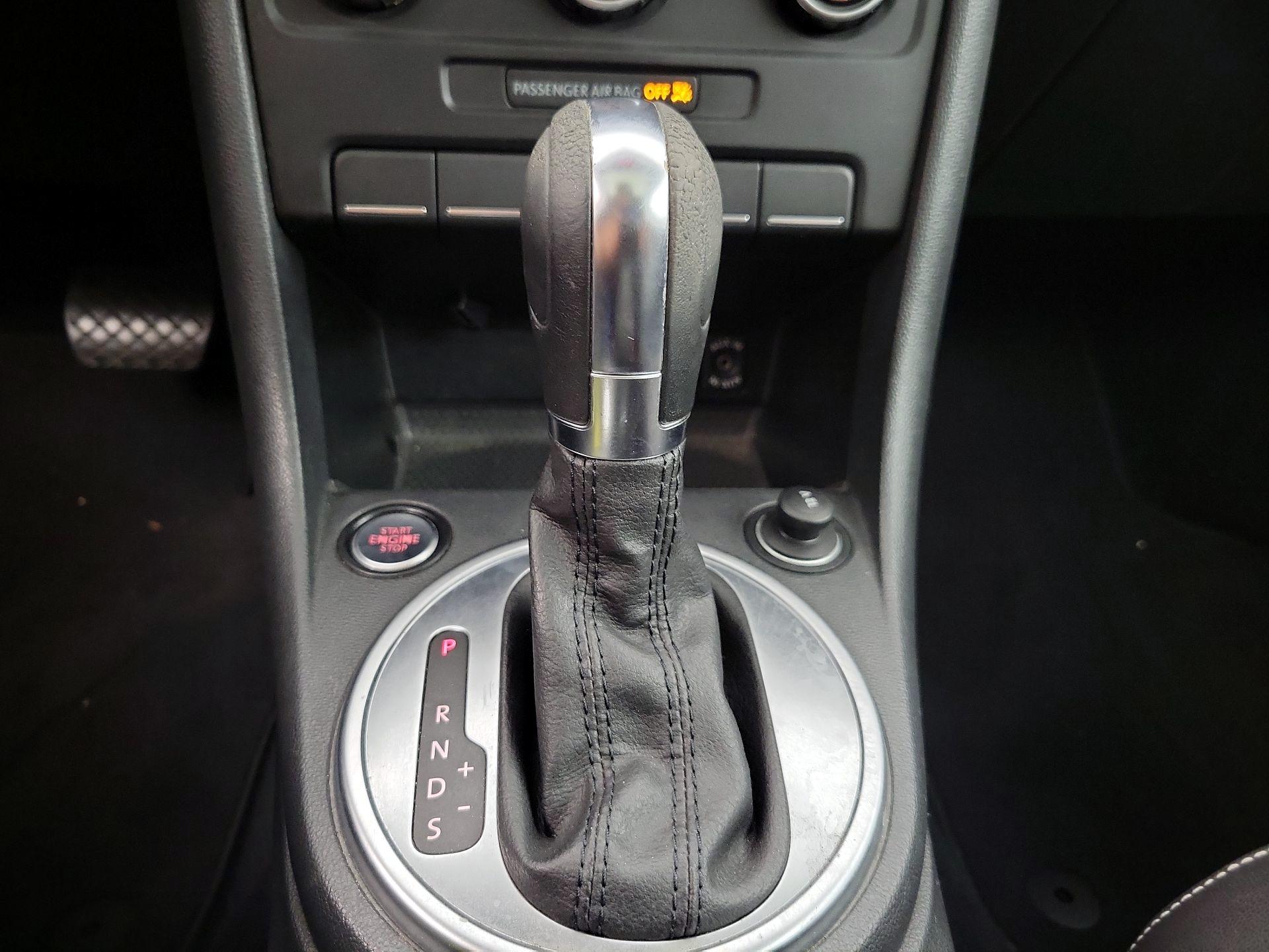 Thumbnail: 2014 Volkswagen Beetle - 16