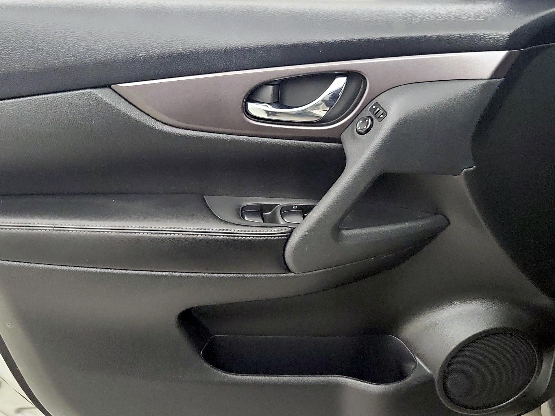 Thumbnail: 2016 Nissan Rogue - 12