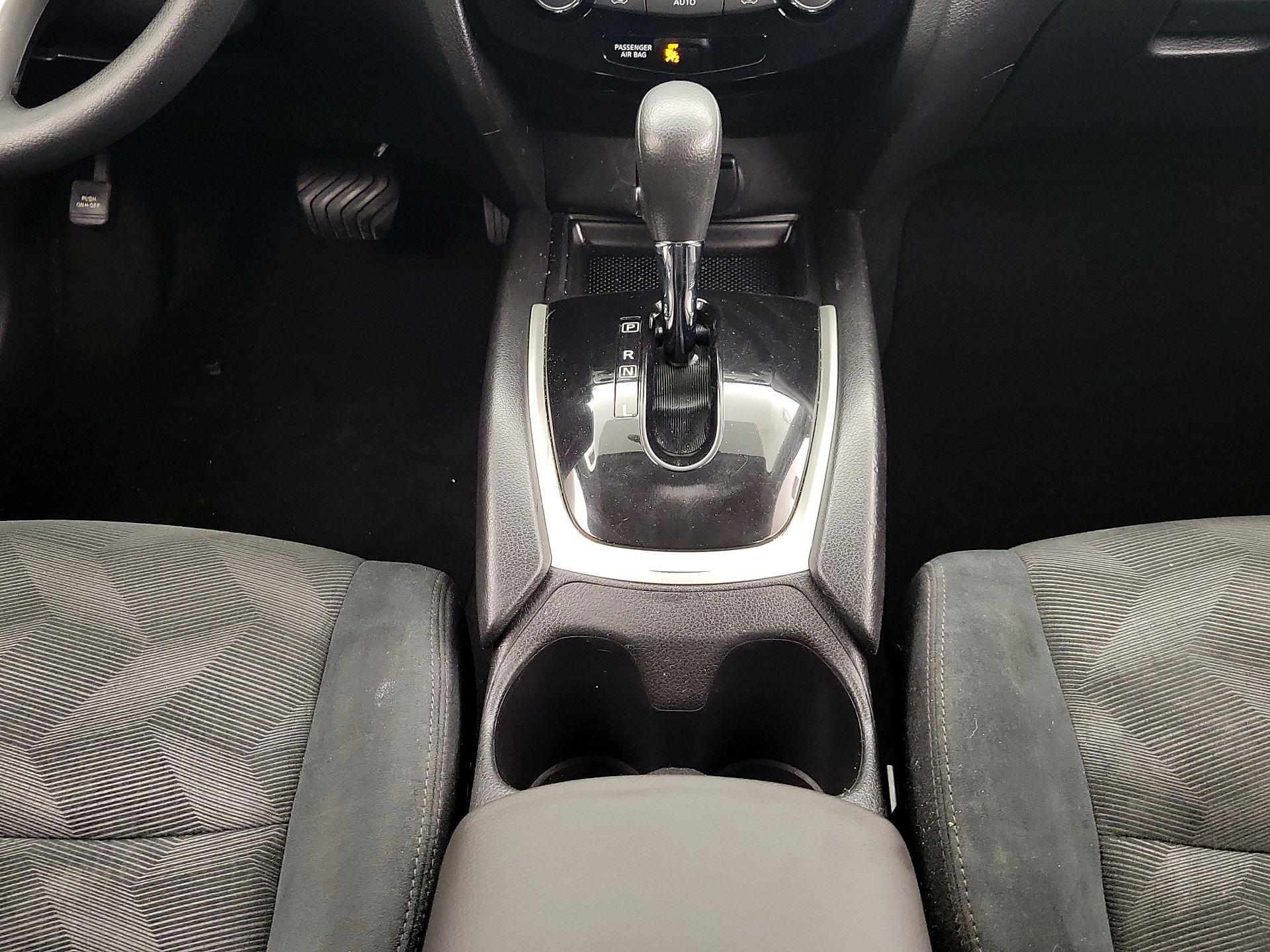 Thumbnail: 2016 Nissan Rogue - 18