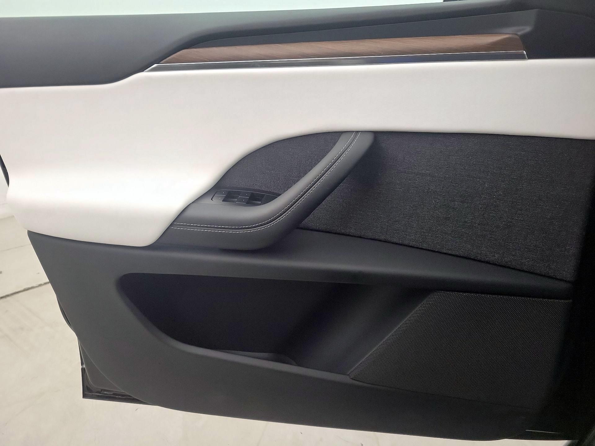 Thumbnail: 2023 Tesla Model X - 12