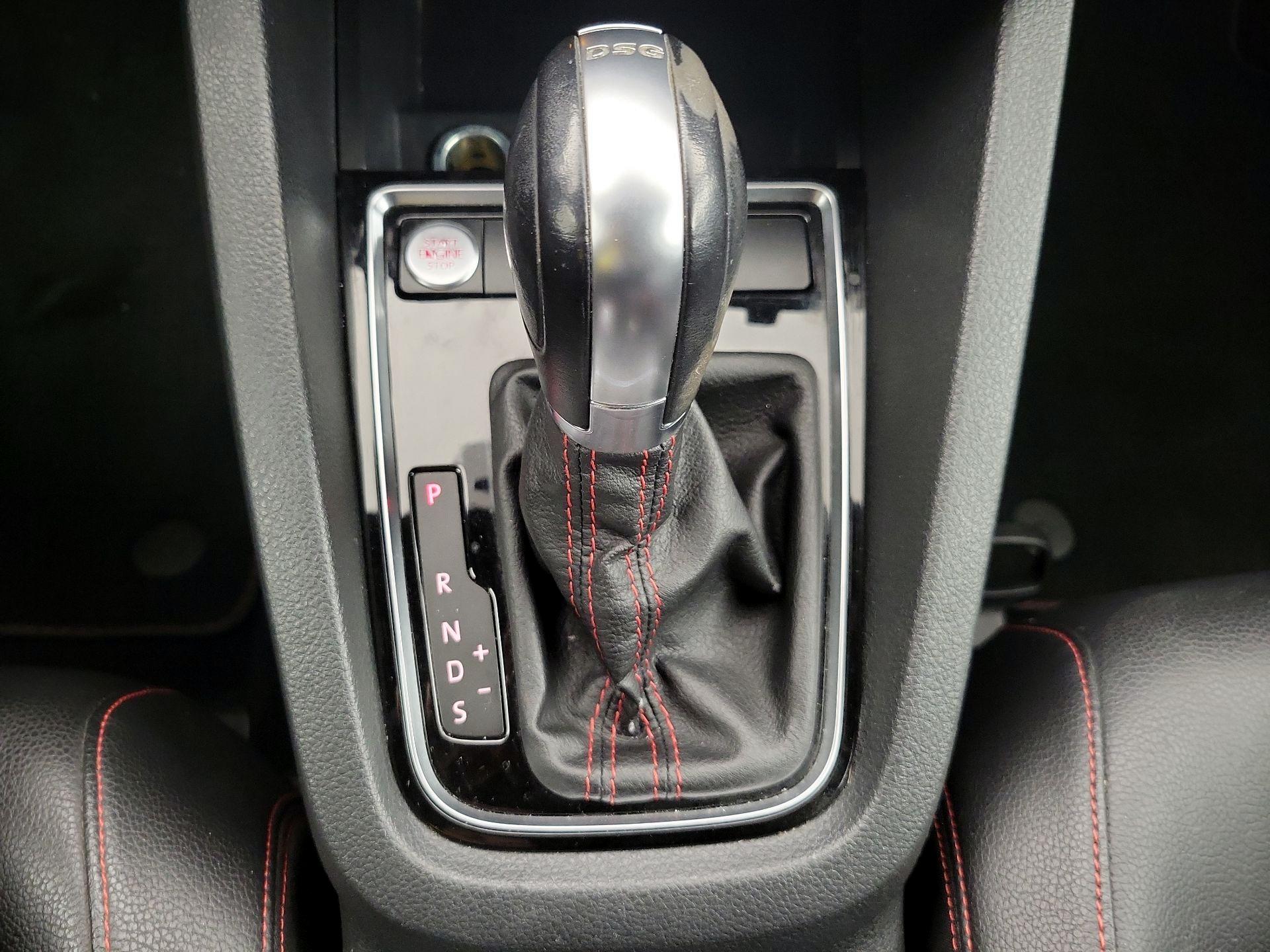 Thumbnail: 2017 Volkswagen Jetta - 18