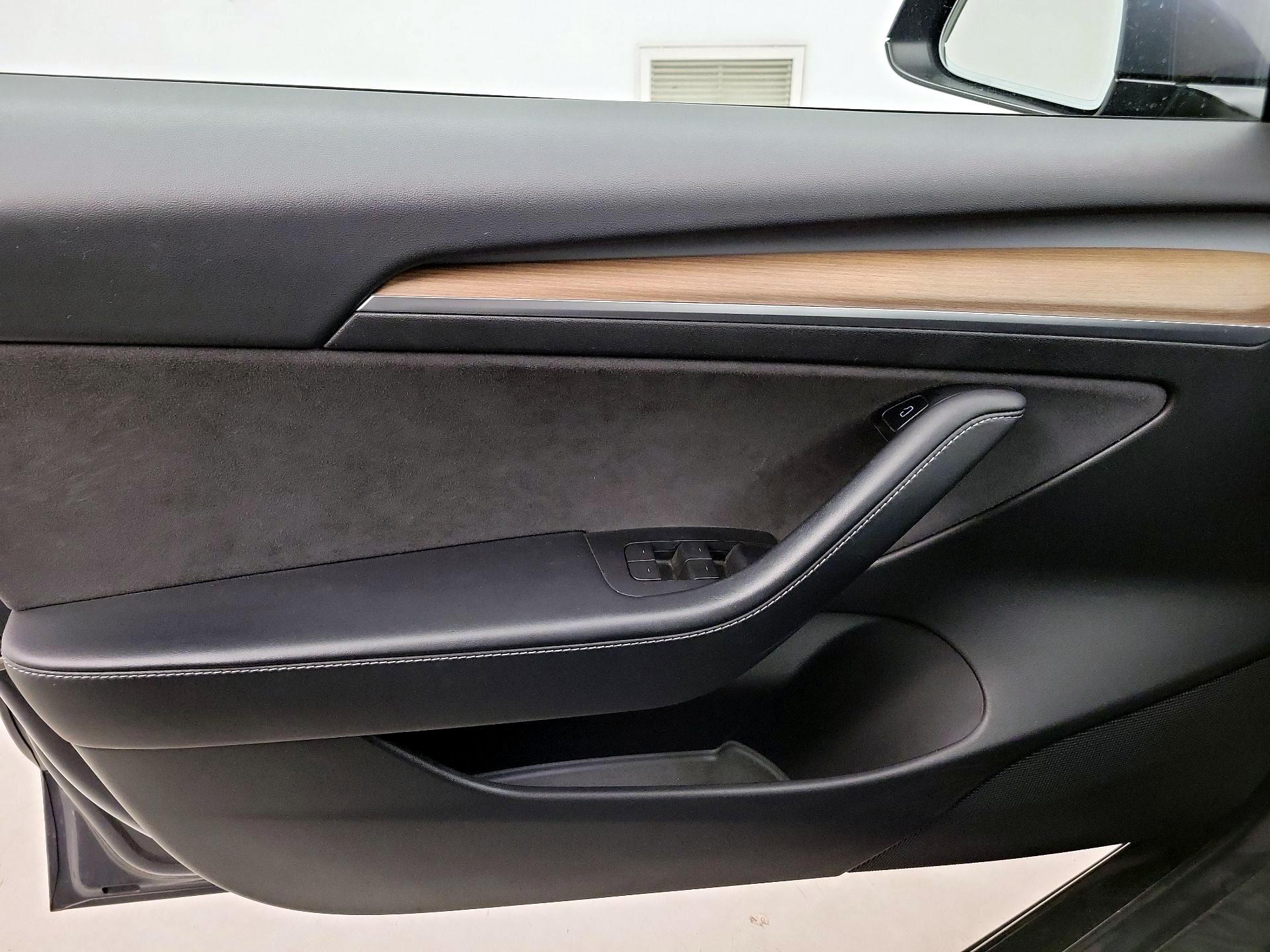 Thumbnail: 2022 Tesla Model 3 - 12