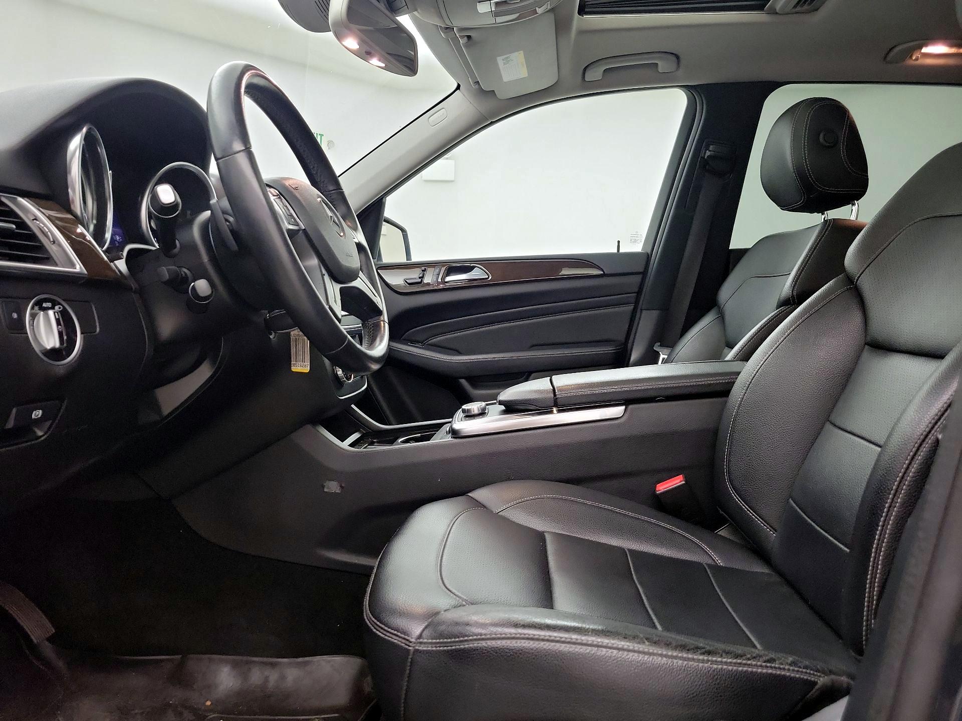 Thumbnail: 2015 Mercedes-Benz M-Class - 11