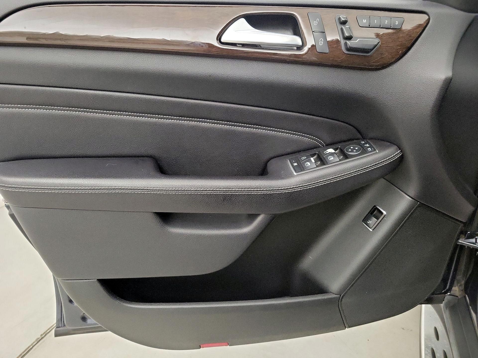 Thumbnail: 2015 Mercedes-Benz M-Class - 12