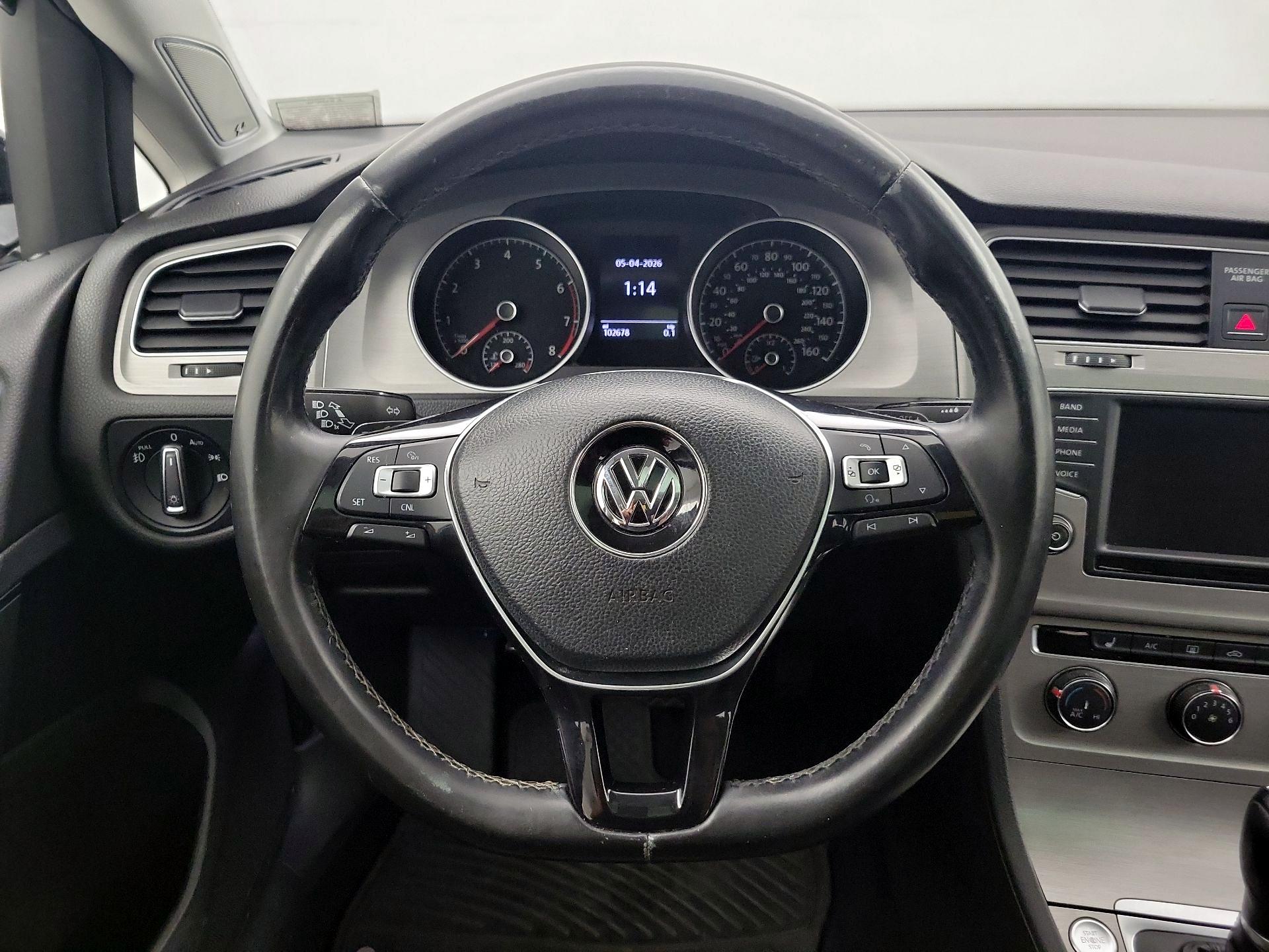 Thumbnail: 2016 Volkswagen Golf - 10