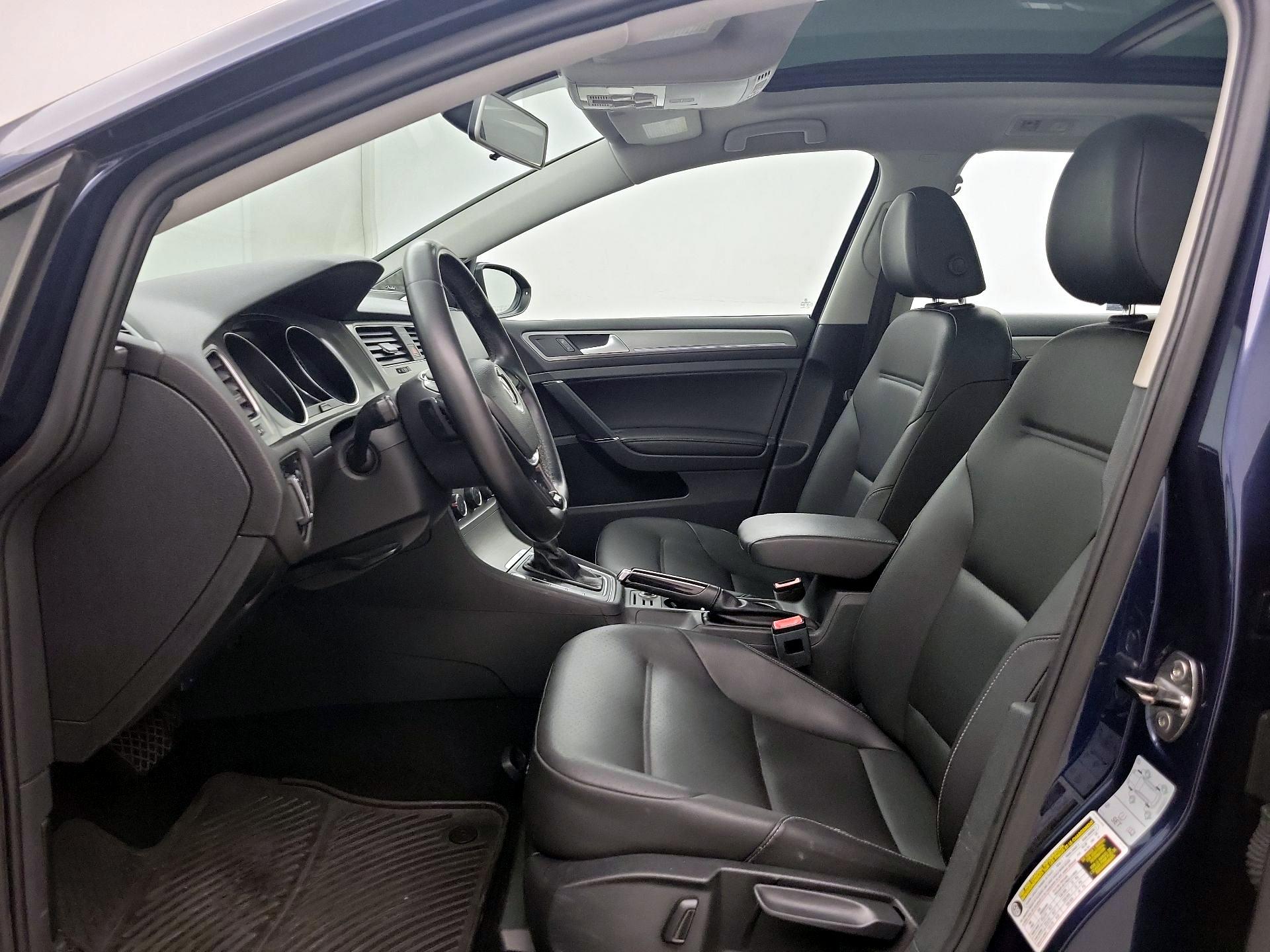 Thumbnail: 2016 Volkswagen Golf - 11