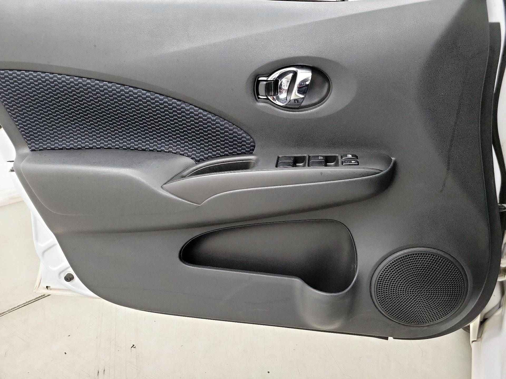 Thumbnail: 2016 Nissan Versa Note - 12