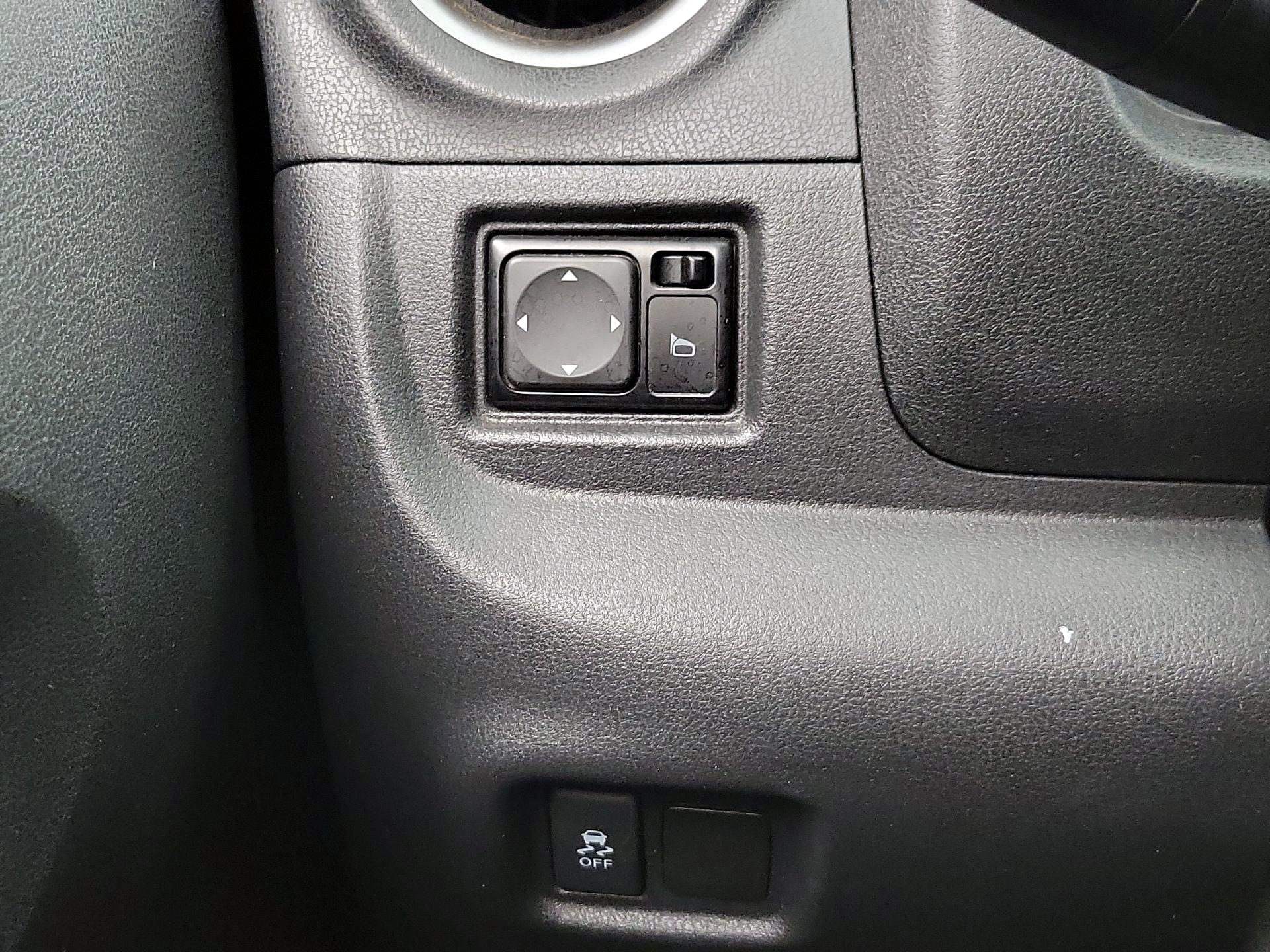 Thumbnail: 2016 Nissan Versa Note - 13
