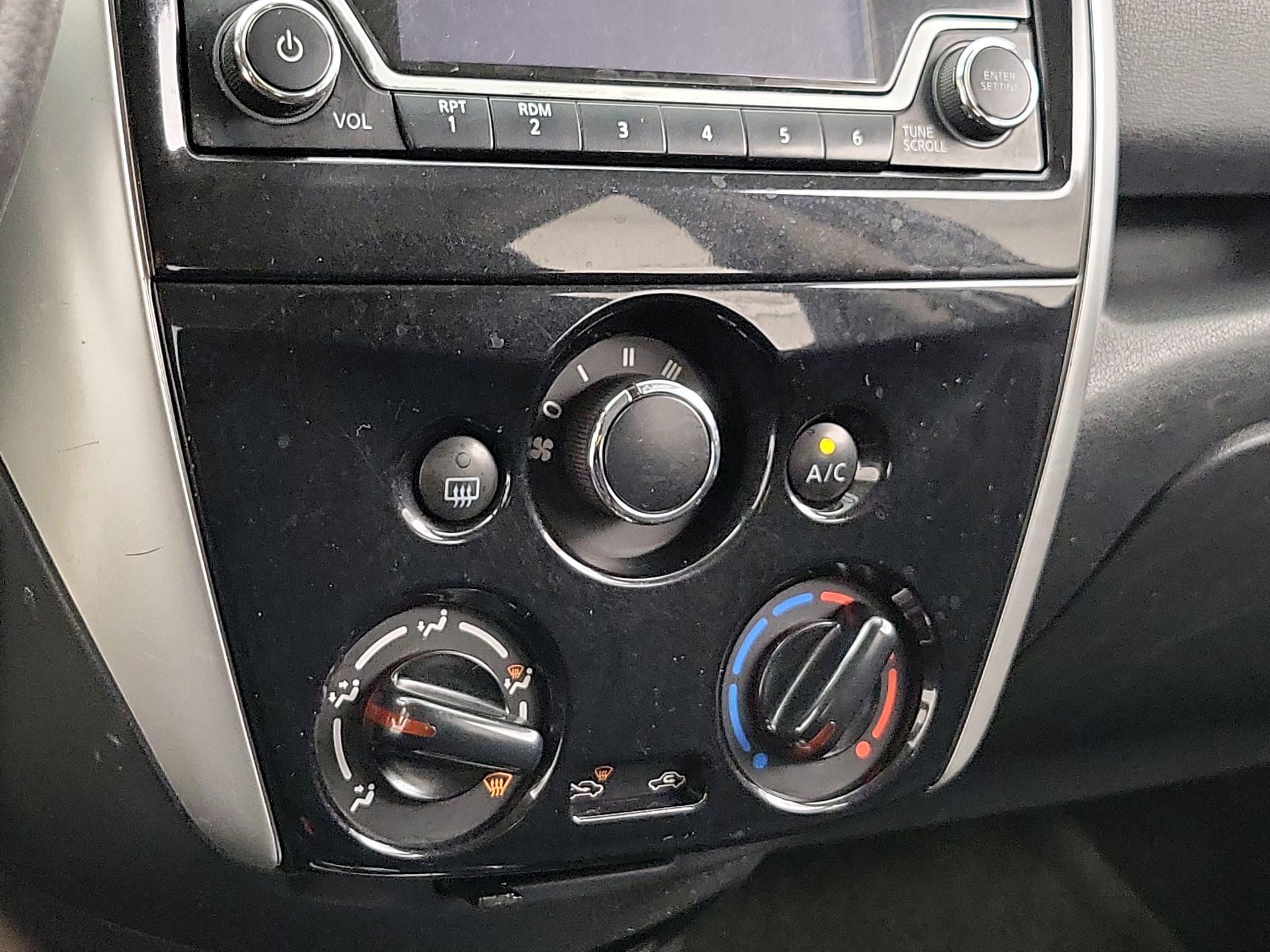 Thumbnail: 2016 Nissan Versa Note - 16