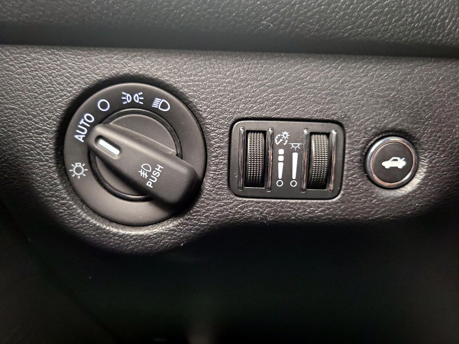 Thumbnail: 2015 Dodge Challenger - 13