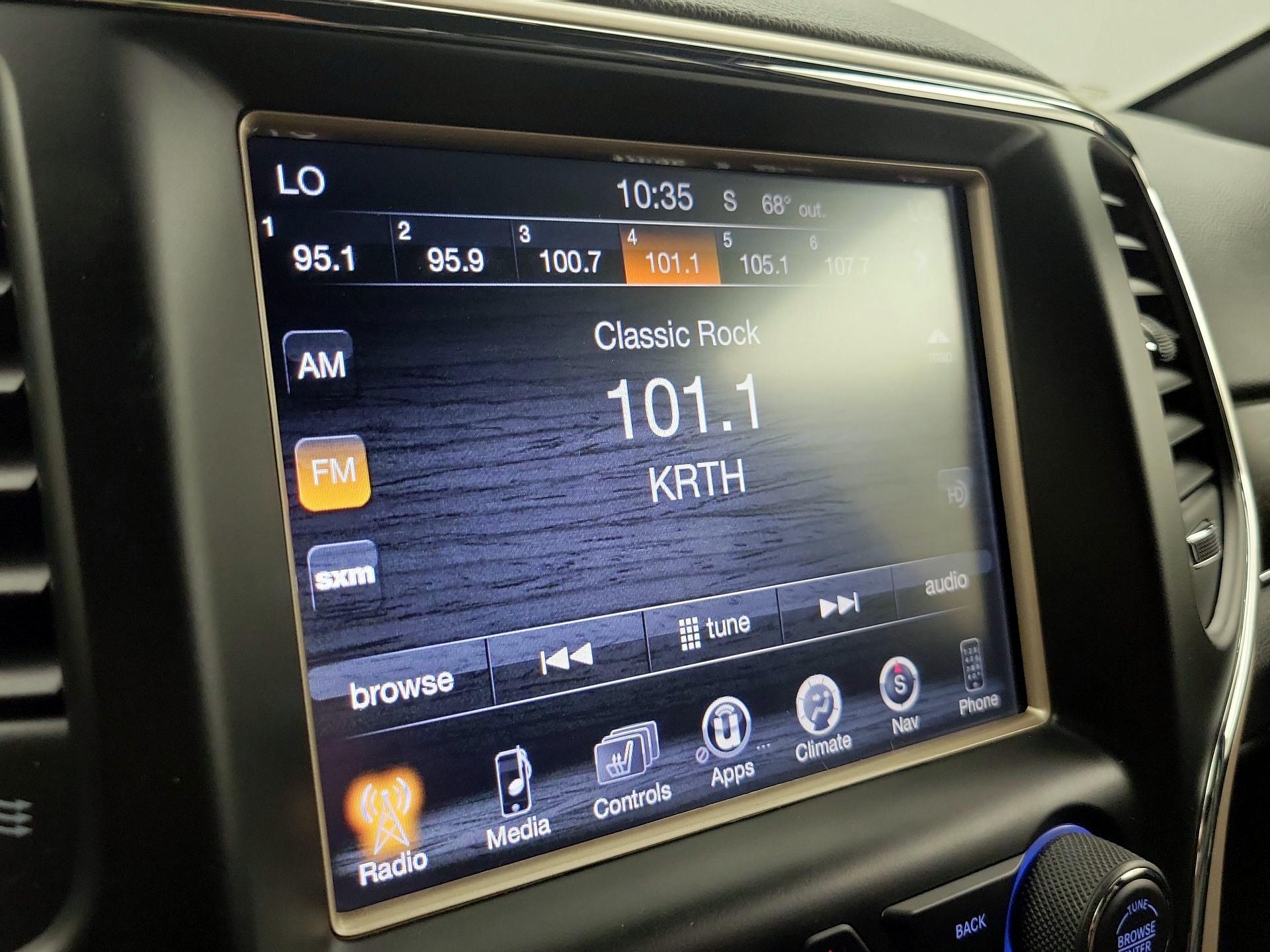 Thumbnail: 2015 Jeep Grand Cherokee - 16
