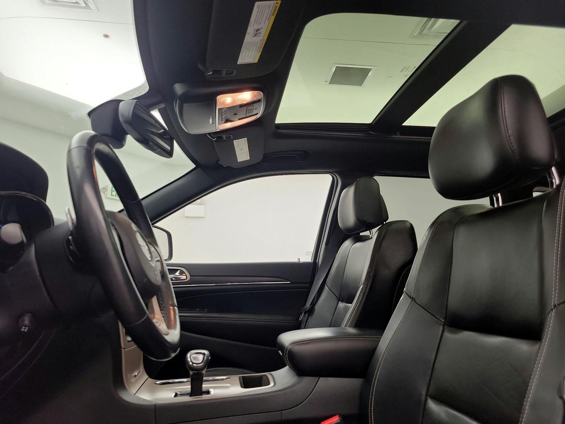 Thumbnail: 2015 Jeep Grand Cherokee - 20