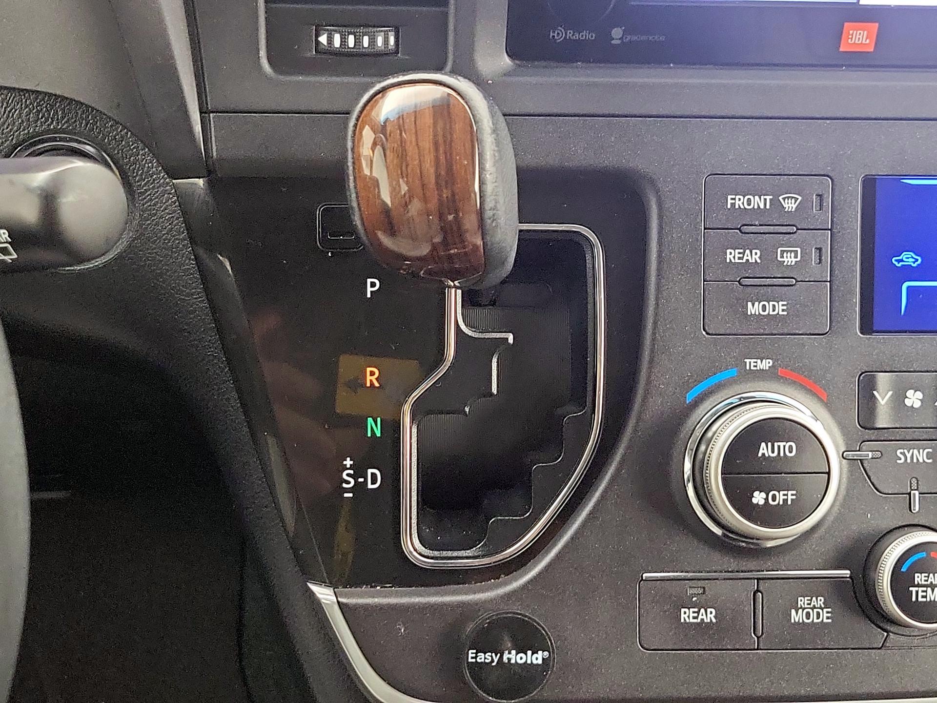 Thumbnail: 2015 Toyota Sienna - 17