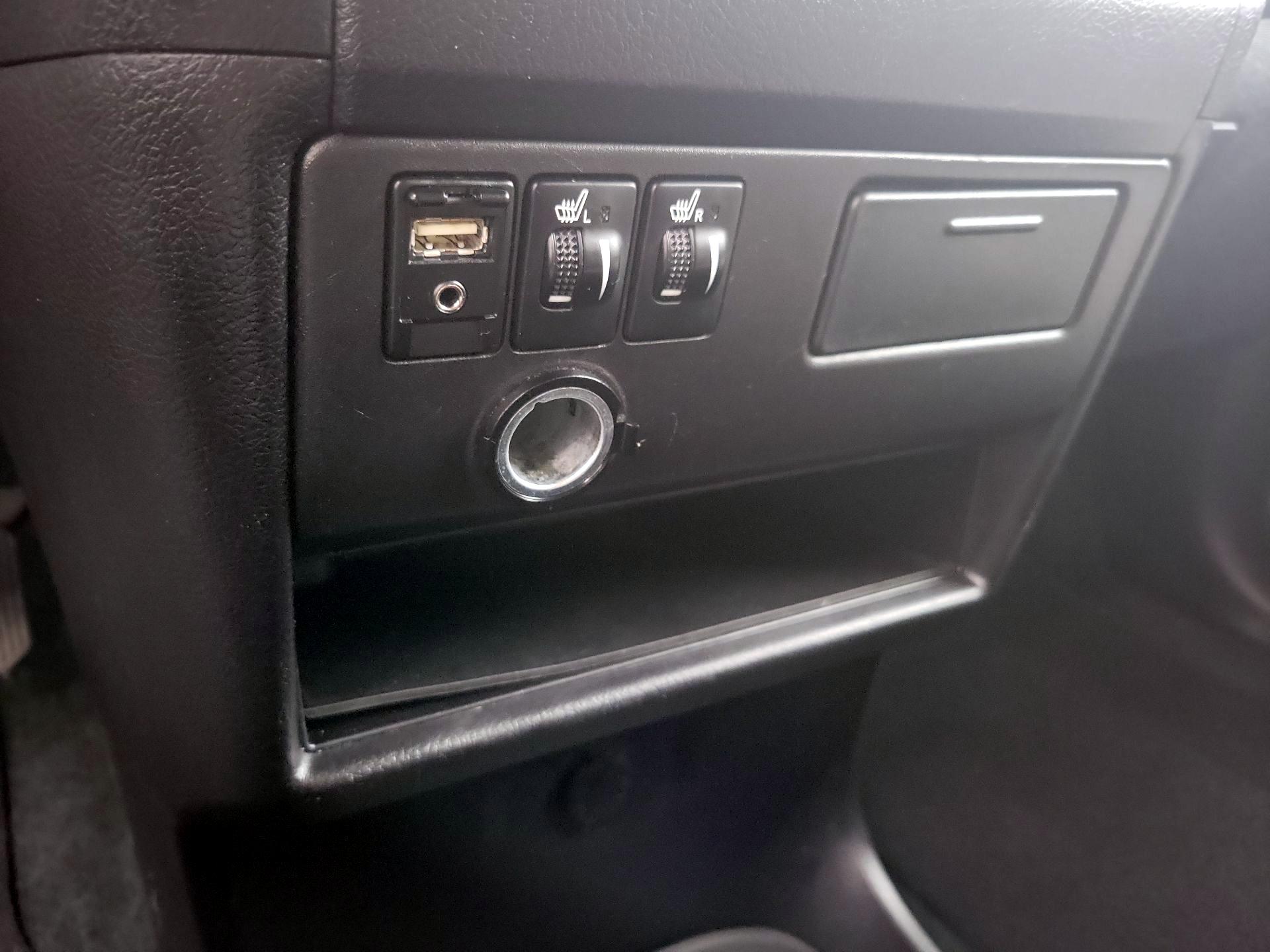 Thumbnail: 2015 Toyota Sienna - 18