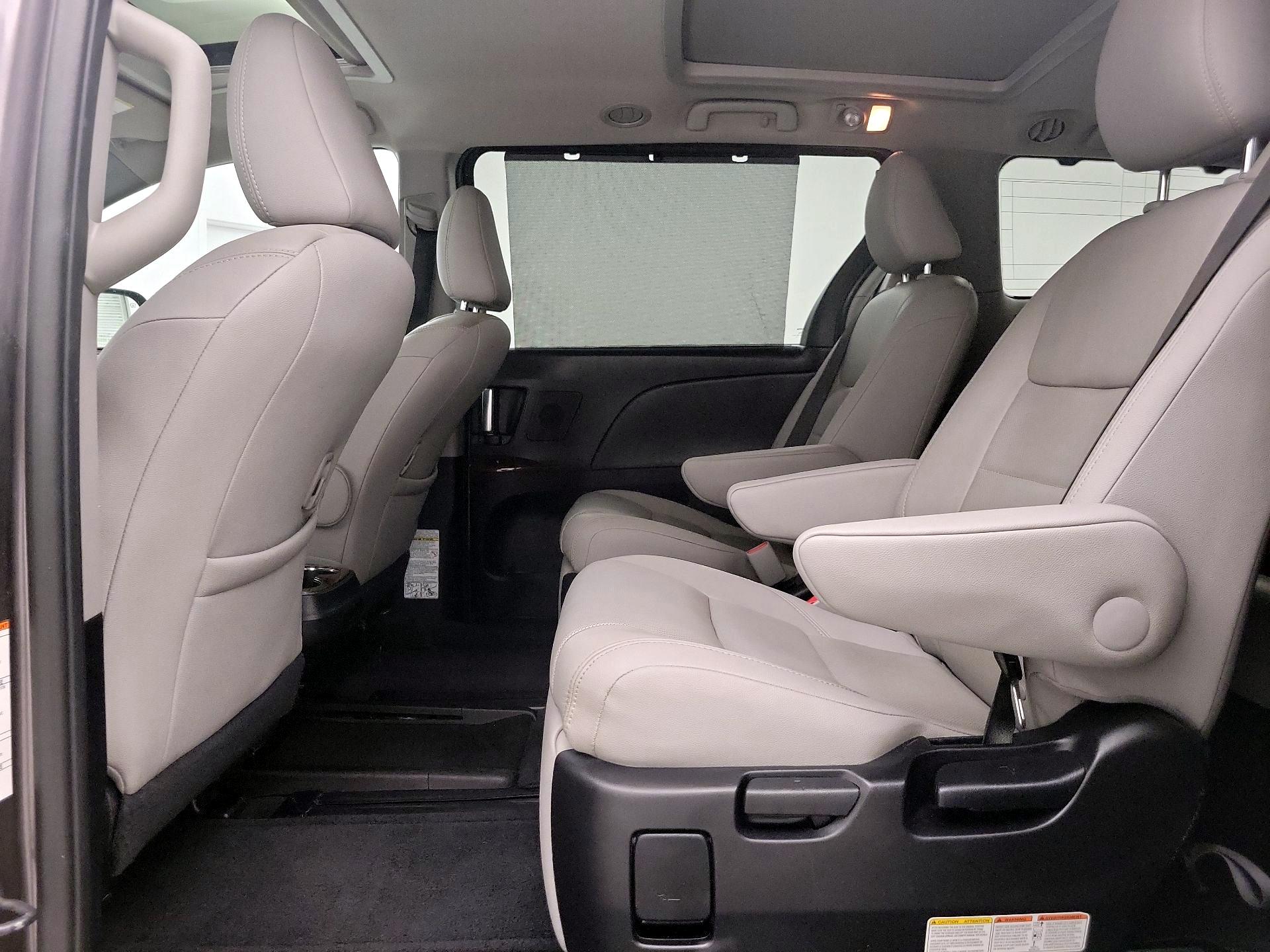 Thumbnail: 2015 Toyota Sienna - 20
