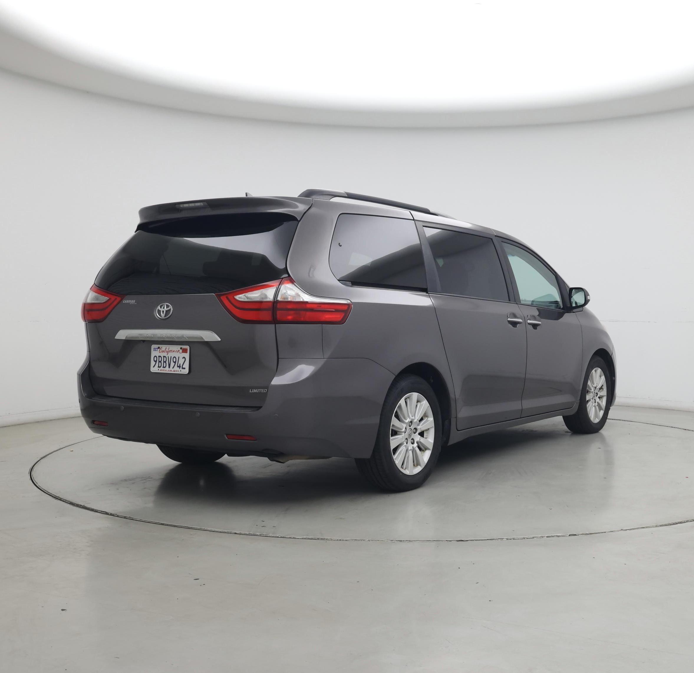 Thumbnail: 2015 Toyota Sienna - 8