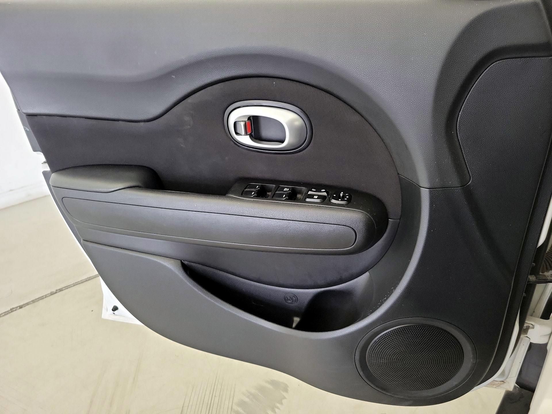 Thumbnail: 2016 Kia Soul - 12