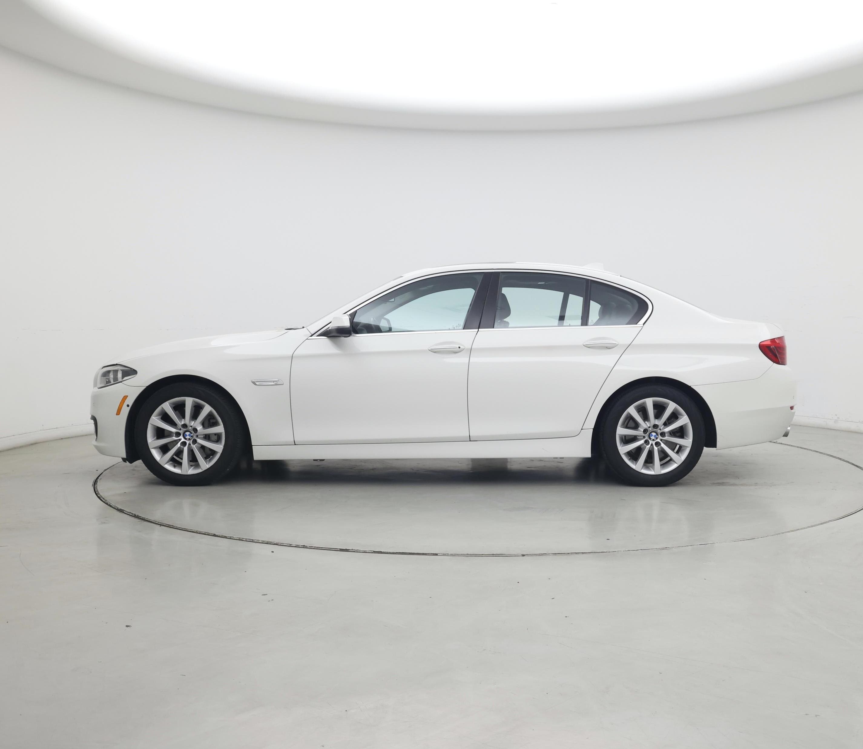 Thumbnail: 2016 BMW 5 Series - 3