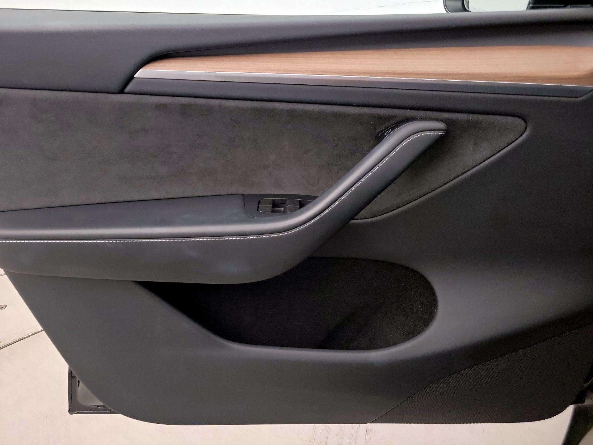 Thumbnail: 2023 Tesla Model Y - 12